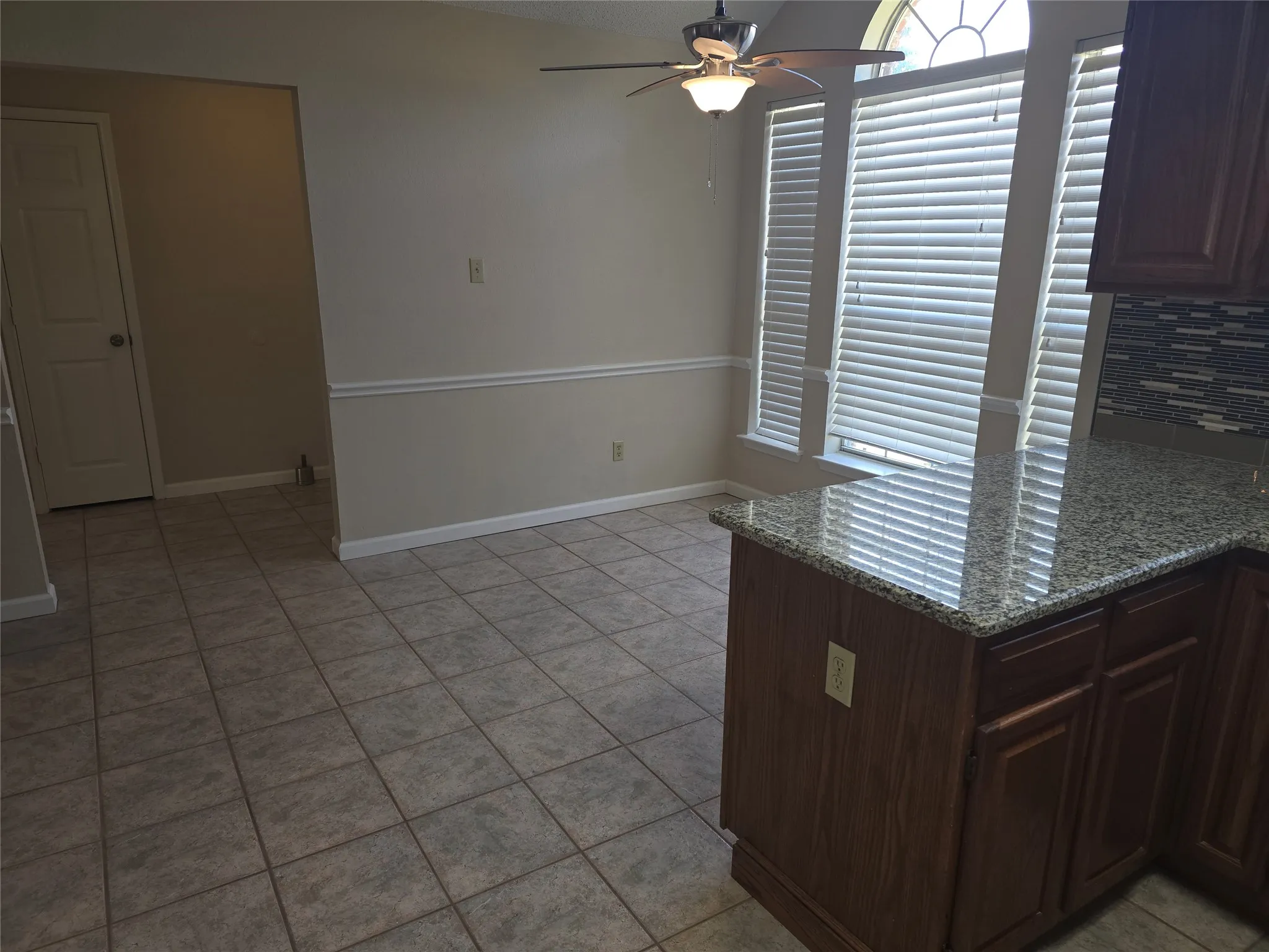 Single Family Residence For Rent in Dallas County , 2004 Island View Court, Mesquite, Texas 75149, 3 Bedroom, 2 Bathroom, 2 Garage spaces, 1,461 Sqft, built in 1992, mls#21341987, Real Estate Agent in Mesquite, Homes For Rent in Dallas county, Homes For Rent in Mesquite, Realtor in Mesquite Texas, Real Estate Brokerage Independent Realty Texas, Luminita Cordes Realtor