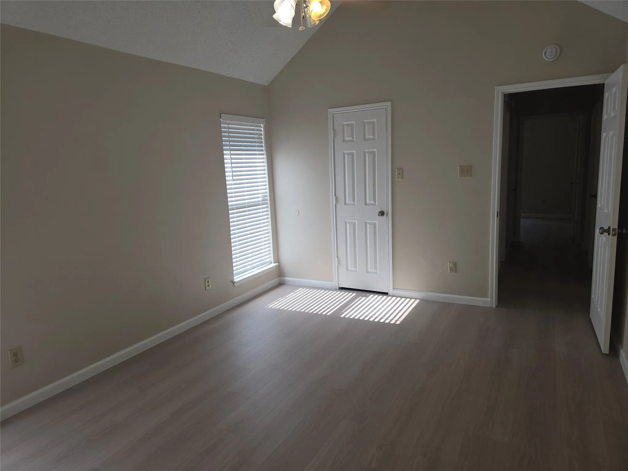 Single Family Residence For Rent in Dallas County , 2004 Island View Court, Mesquite, Texas 75149, 3 Bedroom, 2 Bathroom, 2 Garage spaces, 1,461 Sqft, built in 1992, mls#21341987, Real Estate Agent in Mesquite, Homes For Rent in Dallas county, Homes For Rent in Mesquite, Realtor in Mesquite Texas, Real Estate Brokerage Independent Realty Texas, Luminita Cordes Realtor