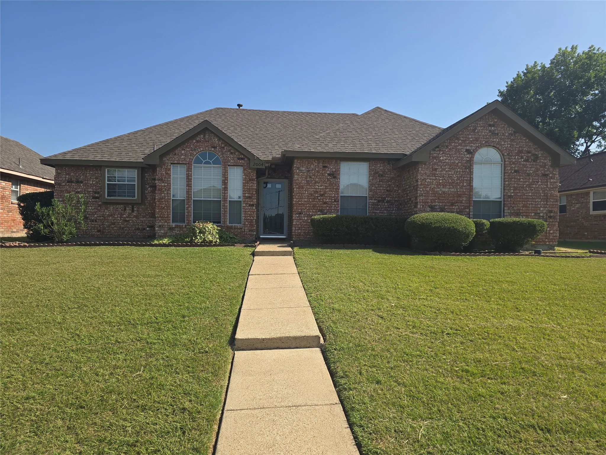 Single Family Residence For Rent in Dallas County , 2004 Island View Court, Mesquite, Texas 75149, 3 Bedroom, 2 Bathroom, 2 Garage spaces, 1,461 Sqft, built in 1992, mls#21341987, Real Estate Agent in Mesquite, Homes For Rent in Dallas county, Homes For Rent in Mesquite, Realtor in Mesquite Texas, Real Estate Brokerage Independent Realty Texas, Luminita Cordes Realtor