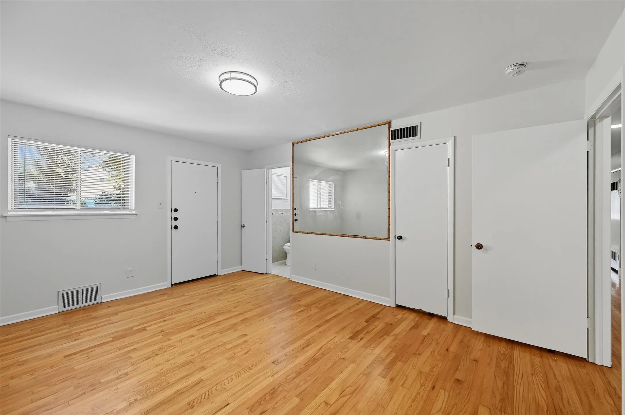 Single Family Residence For Rent in Tarrant County , 3512 Park Ridge Boulevard, Fort Worth, Texas 76109, 4 Bedroom, 3 Bathroom, Garage spaces, 2,479 Sqft, built in 1956, mls#21341981, Real Estate Agent in Fort Worth, Homes For Rent in Tarrant county, Homes For Rent in Fort Worth, Realtor in Fort Worth Texas, Real Estate Brokerage Independent Realty Texas, Luminita Cordes Realtor