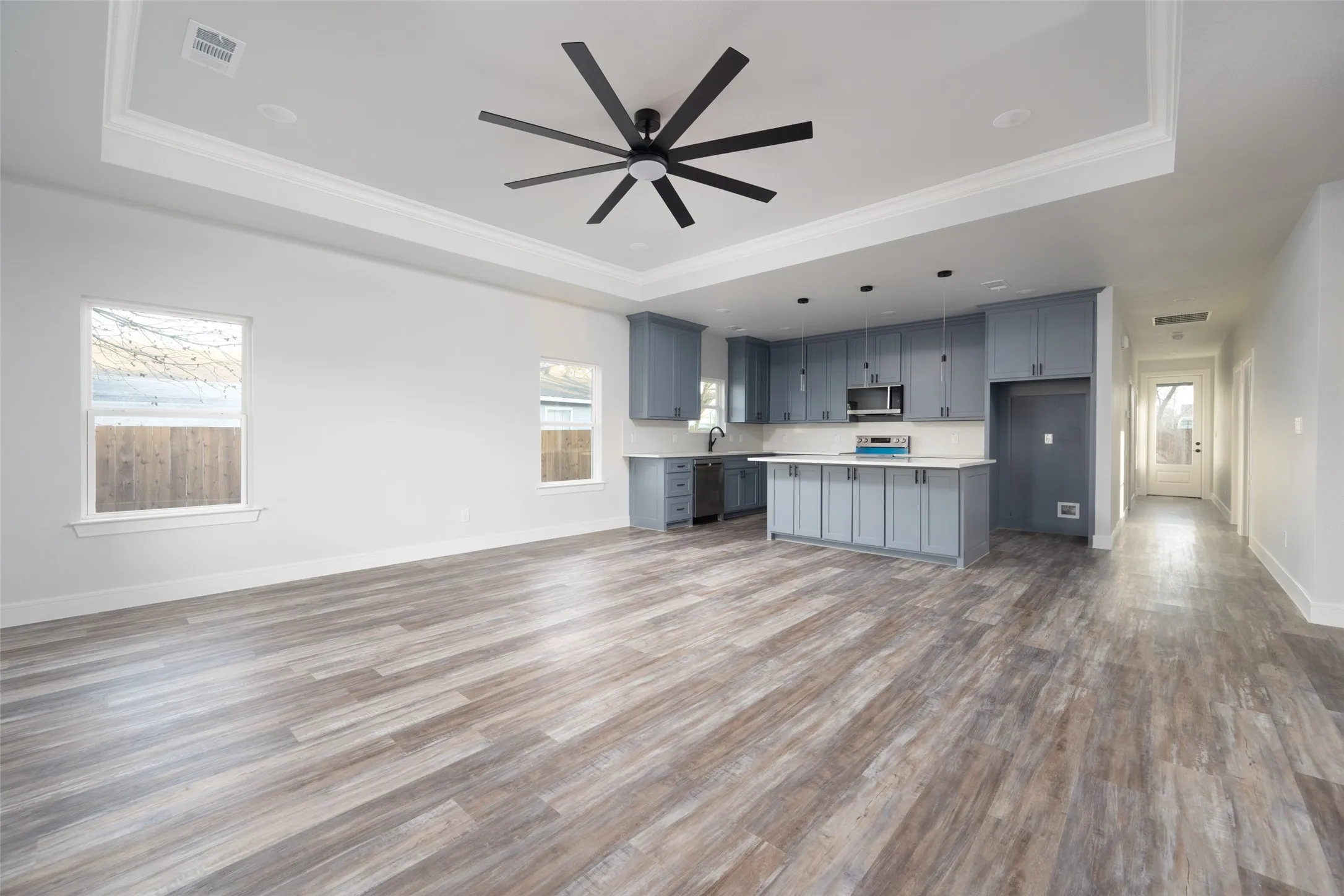 Single Family Residence For Sale in Grayson County , 411 W Elm Street, Whitewright, Texas 75491, 3 Bedroom, 2 Bathroom, 1 Garage spaces, 1,737 Sqft, built in 2025, mls#21341473, Real Estate Agent in Whitewright, Homes For Sale in Grayson county, Homes For Sale in Whitewright, Realtor in Whitewright Texas, Real Estate Brokerage Independent Realty Texas, Luminita Cordes Realtor
