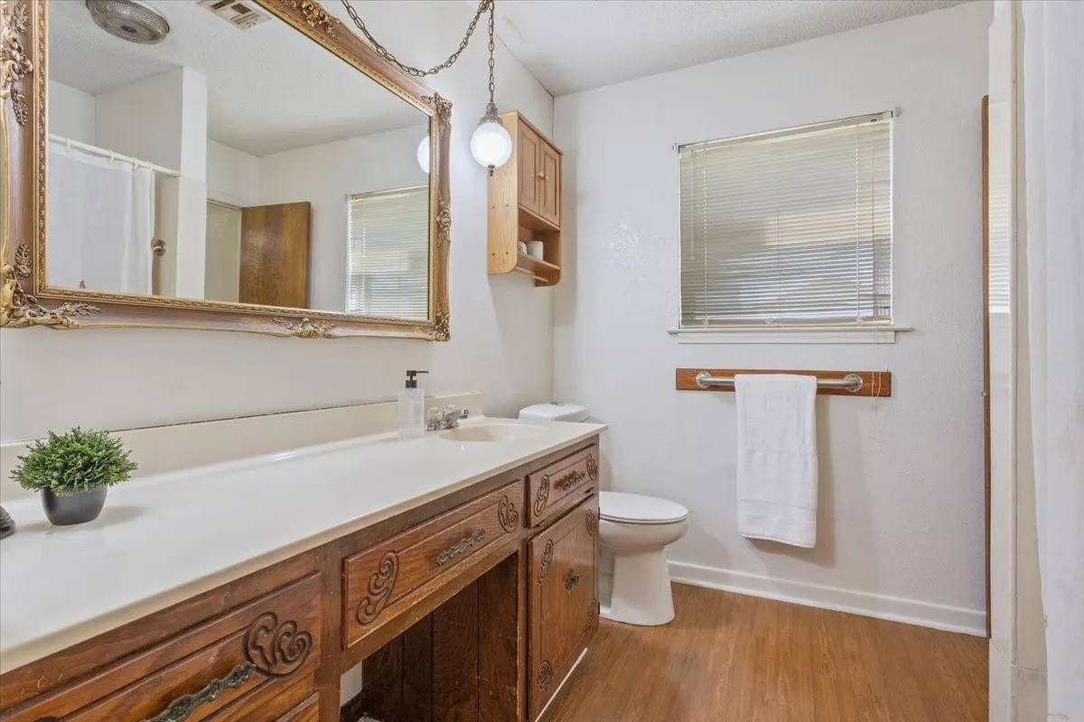 Single Family Residence For Sale in Mc Lennan County , 108 Towne West Drive, Lorena, Texas 76655, 3 Bedroom, 3 Bathroom, 1 Garage spaces, 1,793 Sqft, built in 1975, mls#21334990, Real Estate Agent in Lorena, Homes For Sale in Mc Lennan county, Homes For Sale in Lorena, Realtor in Lorena Texas, Real Estate Brokerage Independent Realty Texas, Luminita Cordes Realtor