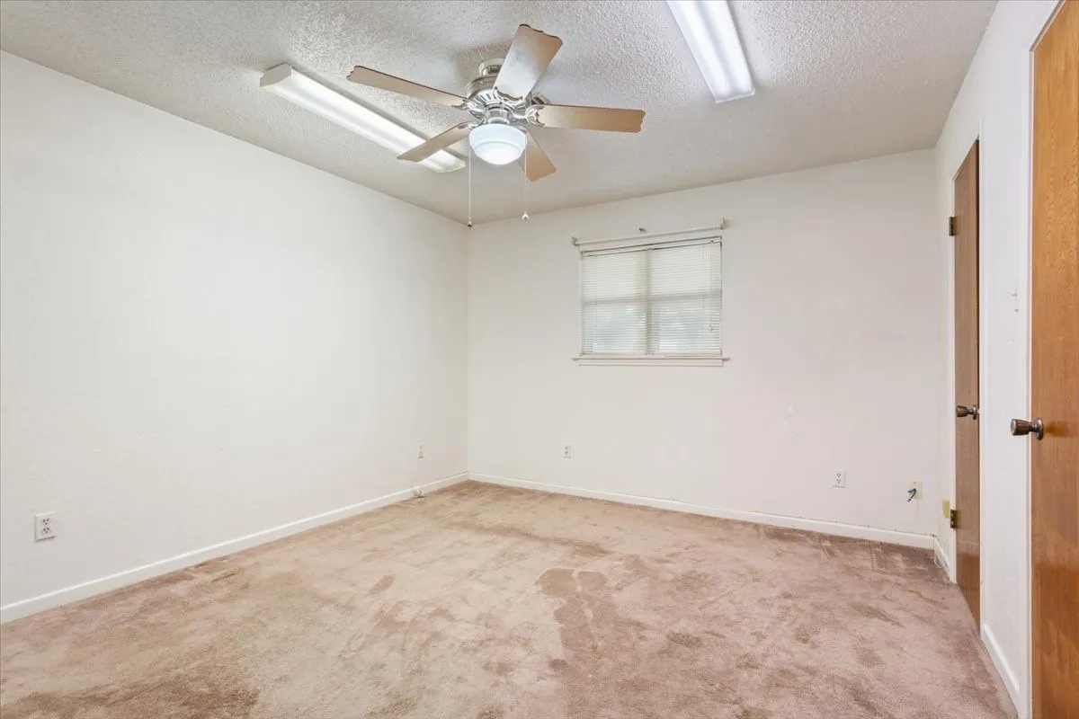 Has Entry to Bathroom