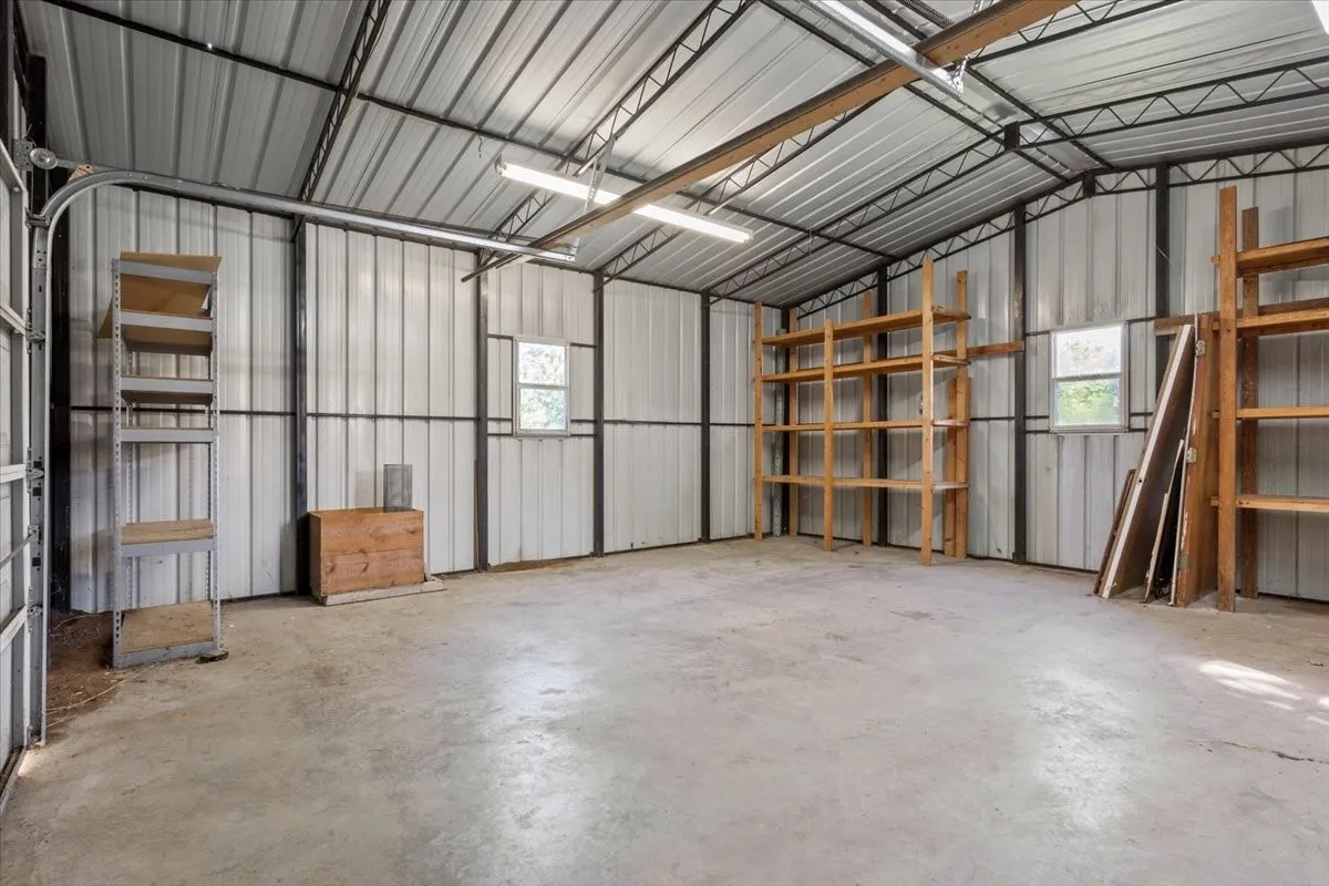 Single Family Residence For Sale in Mc Lennan County , 108 Towne West Drive, Lorena, Texas 76655, 3 Bedroom, 3 Bathroom, 1 Garage spaces, 1,793 Sqft, built in 1975, mls#21334990, Real Estate Agent in Lorena, Homes For Sale in Mc Lennan county, Homes For Sale in Lorena, Realtor in Lorena Texas, Real Estate Brokerage Independent Realty Texas, Luminita Cordes Realtor