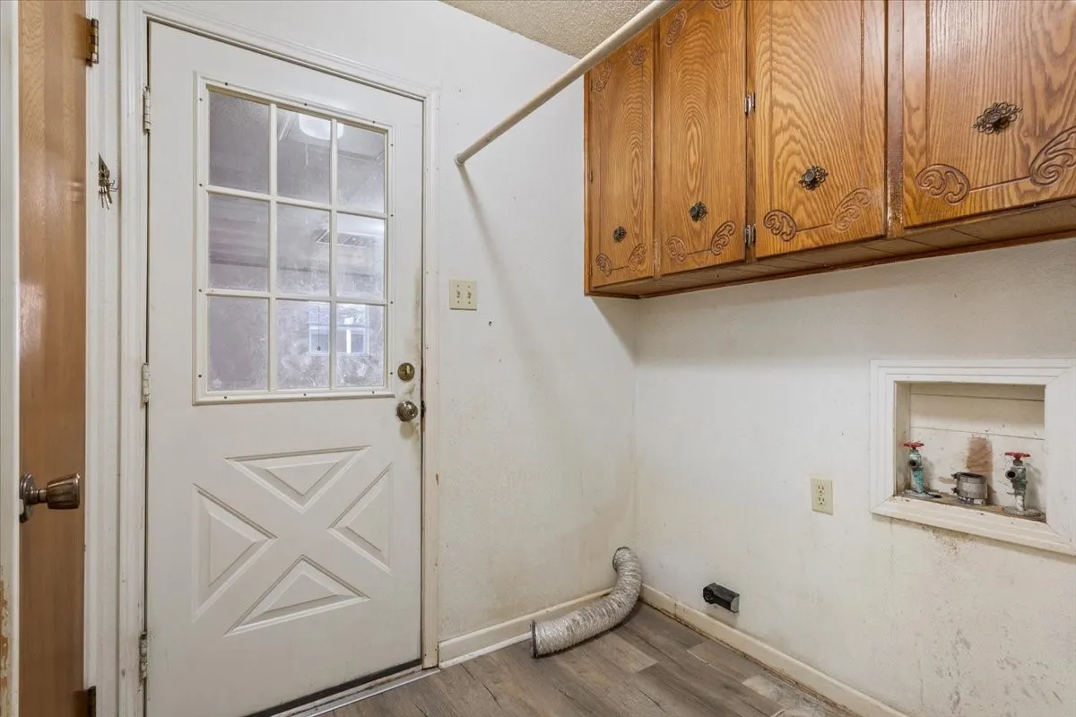 Single Family Residence For Sale in Mc Lennan County , 108 Towne West Drive, Lorena, Texas 76655, 3 Bedroom, 3 Bathroom, 1 Garage spaces, 1,793 Sqft, built in 1975, mls#21334990, Real Estate Agent in Lorena, Homes For Sale in Mc Lennan county, Homes For Sale in Lorena, Realtor in Lorena Texas, Real Estate Brokerage Independent Realty Texas, Luminita Cordes Realtor