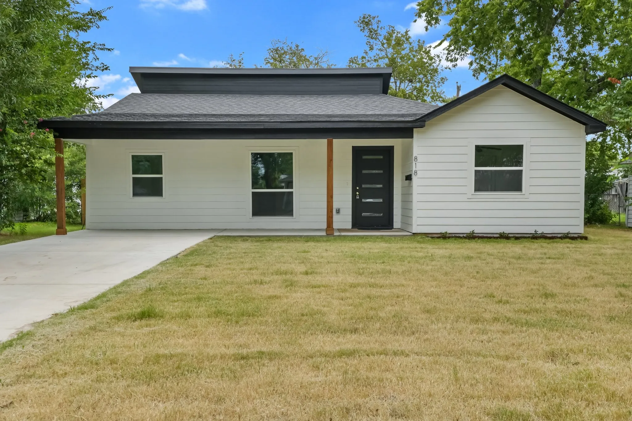 Single Family Residence For Sale in Dallas County , 818 Chickasaw Trace, Grand Prairie, Texas 75051, 4 Bedroom, 2 Bathroom, Garage spaces, 1,477 Sqft, built in 1942, mls#21339588, Real Estate Agent in Grand Prairie, Homes For Sale in Dallas county, Homes For Sale in Grand Prairie, Realtor in Grand Prairie Texas, Real Estate Brokerage Independent Realty Texas, Luminita Cordes Realtor
