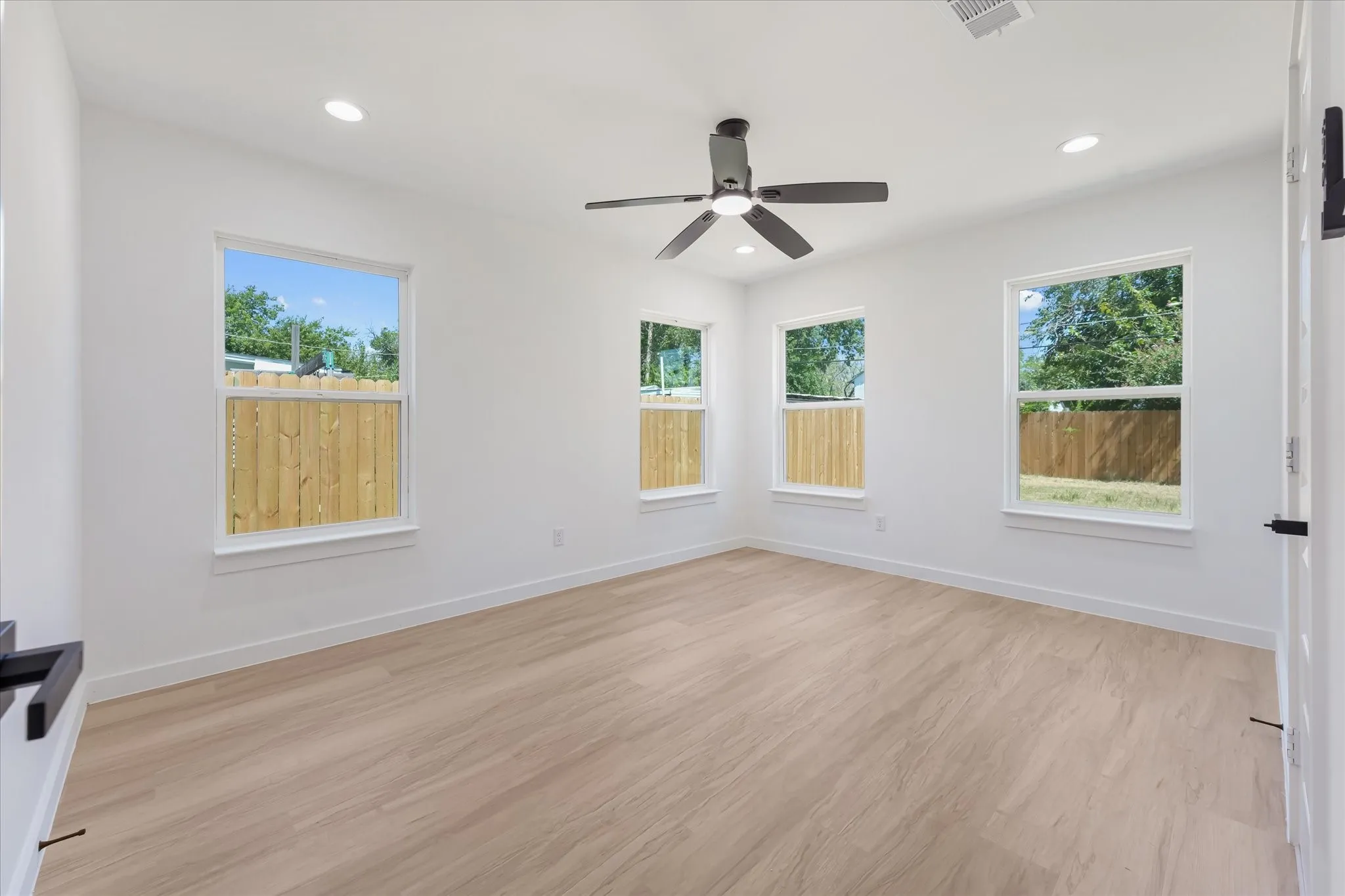 Single Family Residence For Sale in Dallas County , 818 Chickasaw Trace, Grand Prairie, Texas 75051, 4 Bedroom, 2 Bathroom, Garage spaces, 1,477 Sqft, built in 1942, mls#21339588, Real Estate Agent in Grand Prairie, Homes For Sale in Dallas county, Homes For Sale in Grand Prairie, Realtor in Grand Prairie Texas, Real Estate Brokerage Independent Realty Texas, Luminita Cordes Realtor