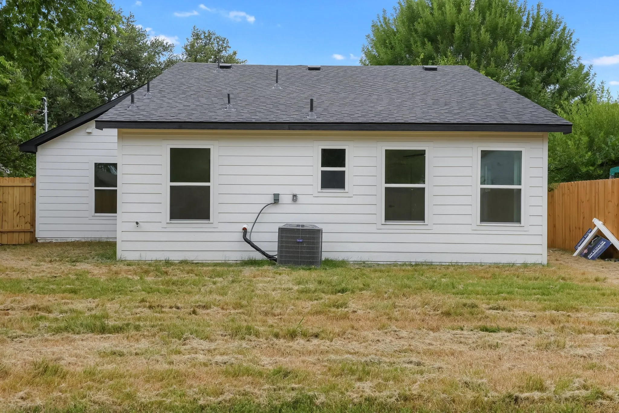 Single Family Residence For Sale in Dallas County , 818 Chickasaw Trace, Grand Prairie, Texas 75051, 4 Bedroom, 2 Bathroom, Garage spaces, 1,477 Sqft, built in 1942, mls#21339588, Real Estate Agent in Grand Prairie, Homes For Sale in Dallas county, Homes For Sale in Grand Prairie, Realtor in Grand Prairie Texas, Real Estate Brokerage Independent Realty Texas, Luminita Cordes Realtor