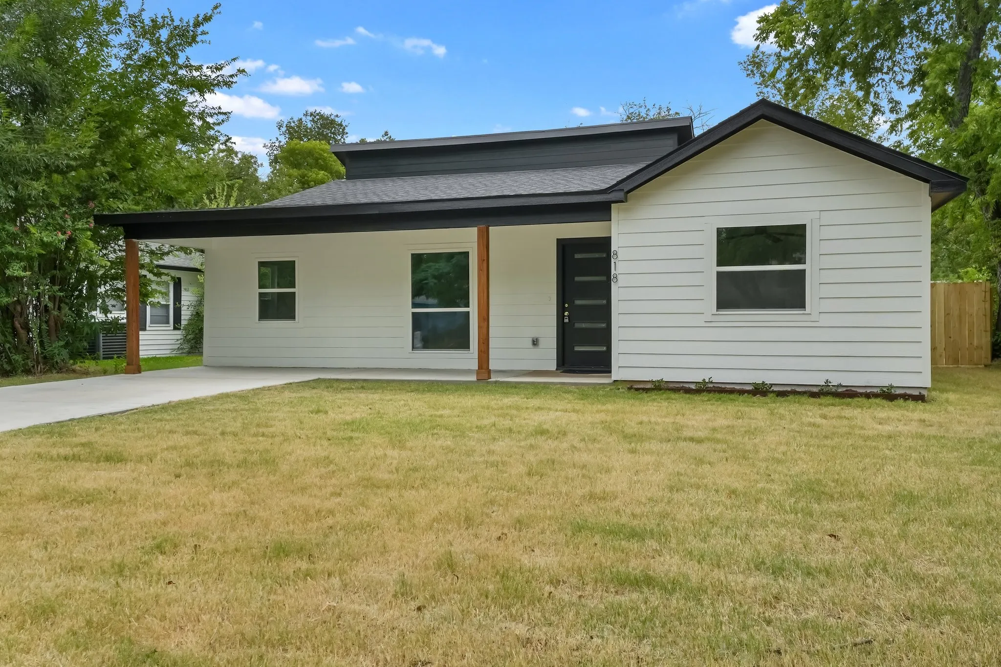 Single Family Residence For Sale in Dallas County , 818 Chickasaw Trace, Grand Prairie, Texas 75051, 4 Bedroom, 2 Bathroom, Garage spaces, 1,477 Sqft, built in 1942, mls#21339588, Real Estate Agent in Grand Prairie, Homes For Sale in Dallas county, Homes For Sale in Grand Prairie, Realtor in Grand Prairie Texas, Real Estate Brokerage Independent Realty Texas, Luminita Cordes Realtor