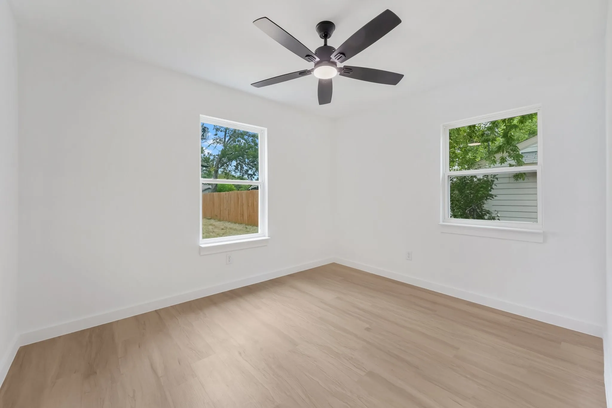 Single Family Residence For Sale in Dallas County , 818 Chickasaw Trace, Grand Prairie, Texas 75051, 4 Bedroom, 2 Bathroom, Garage spaces, 1,477 Sqft, built in 1942, mls#21339588, Real Estate Agent in Grand Prairie, Homes For Sale in Dallas county, Homes For Sale in Grand Prairie, Realtor in Grand Prairie Texas, Real Estate Brokerage Independent Realty Texas, Luminita Cordes Realtor