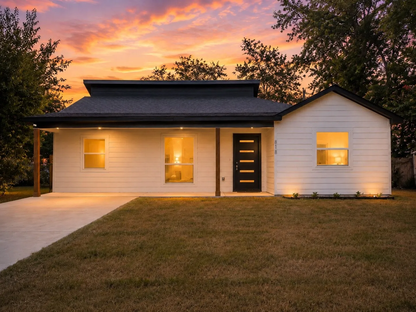 Single Family Residence For Sale in Dallas County , 818 Chickasaw Trace, Grand Prairie, Texas 75051, 4 Bedroom, 2 Bathroom, Garage spaces, 1,477 Sqft, built in 1942, mls#21339588, Real Estate Agent in Grand Prairie, Homes For Sale in Dallas county, Homes For Sale in Grand Prairie, Realtor in Grand Prairie Texas, Real Estate Brokerage Independent Realty Texas, Luminita Cordes Realtor