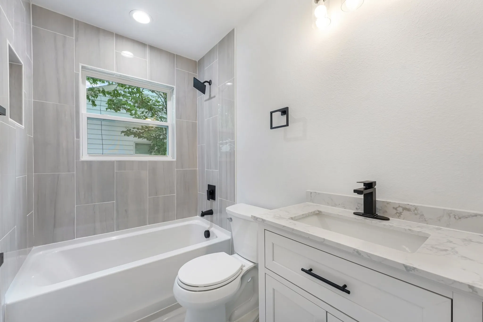 Single Family Residence For Sale in Dallas County , 818 Chickasaw Trace, Grand Prairie, Texas 75051, 4 Bedroom, 2 Bathroom, Garage spaces, 1,477 Sqft, built in 1942, mls#21339588, Real Estate Agent in Grand Prairie, Homes For Sale in Dallas county, Homes For Sale in Grand Prairie, Realtor in Grand Prairie Texas, Real Estate Brokerage Independent Realty Texas, Luminita Cordes Realtor