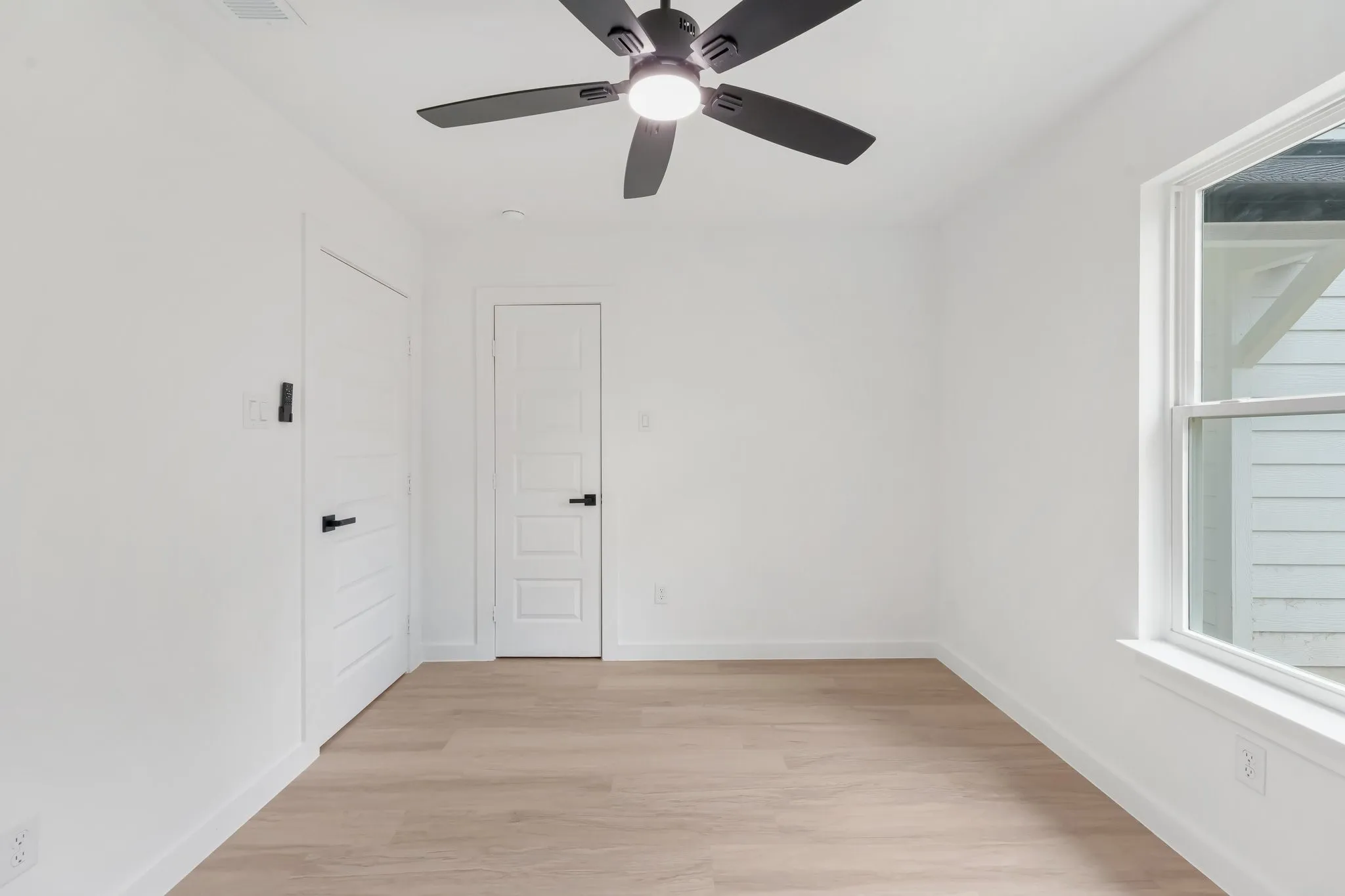 Single Family Residence For Sale in Dallas County , 818 Chickasaw Trace, Grand Prairie, Texas 75051, 4 Bedroom, 2 Bathroom, Garage spaces, 1,477 Sqft, built in 1942, mls#21339588, Real Estate Agent in Grand Prairie, Homes For Sale in Dallas county, Homes For Sale in Grand Prairie, Realtor in Grand Prairie Texas, Real Estate Brokerage Independent Realty Texas, Luminita Cordes Realtor