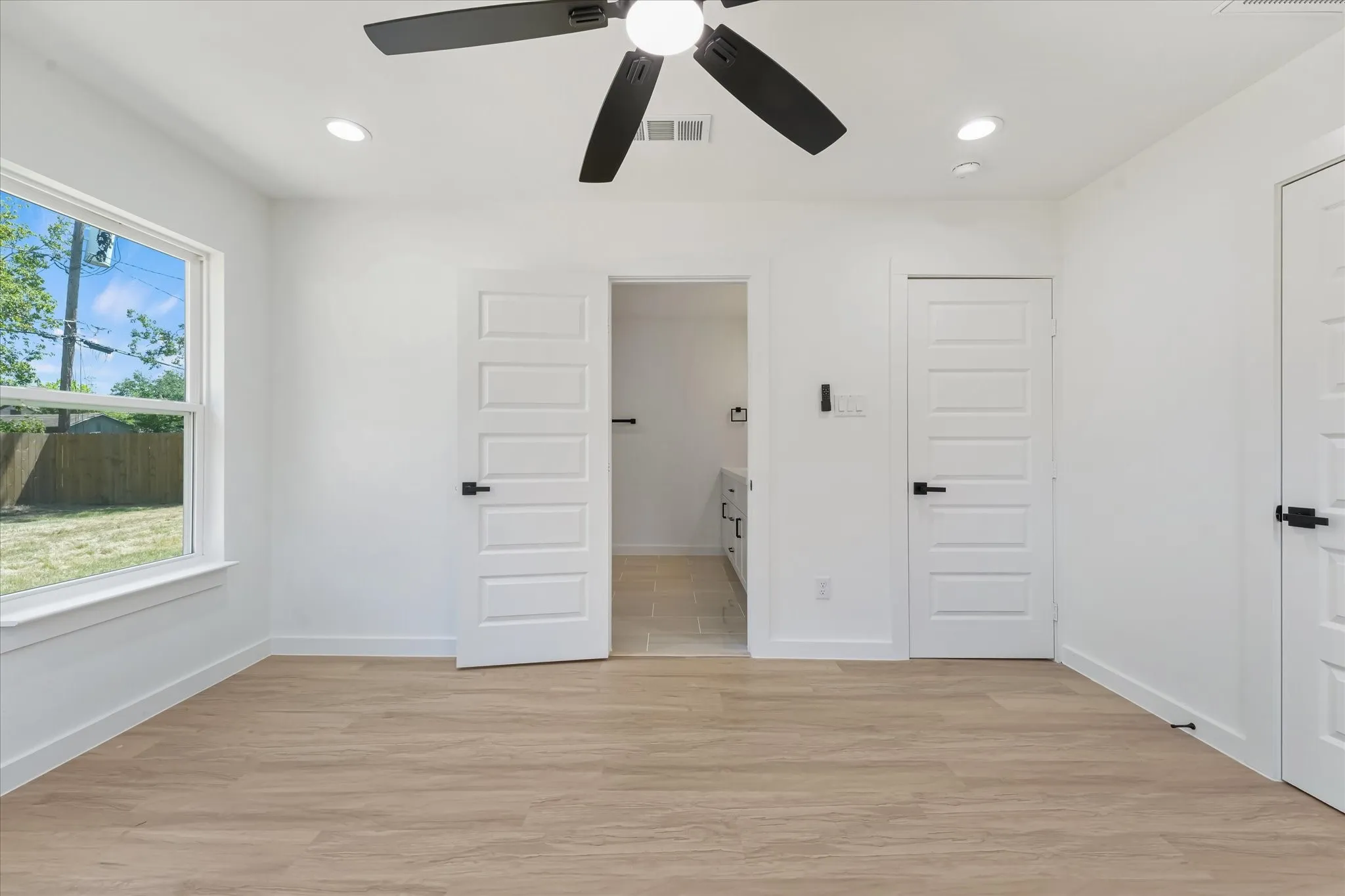 Single Family Residence For Sale in Dallas County , 818 Chickasaw Trace, Grand Prairie, Texas 75051, 4 Bedroom, 2 Bathroom, Garage spaces, 1,477 Sqft, built in 1942, mls#21339588, Real Estate Agent in Grand Prairie, Homes For Sale in Dallas county, Homes For Sale in Grand Prairie, Realtor in Grand Prairie Texas, Real Estate Brokerage Independent Realty Texas, Luminita Cordes Realtor