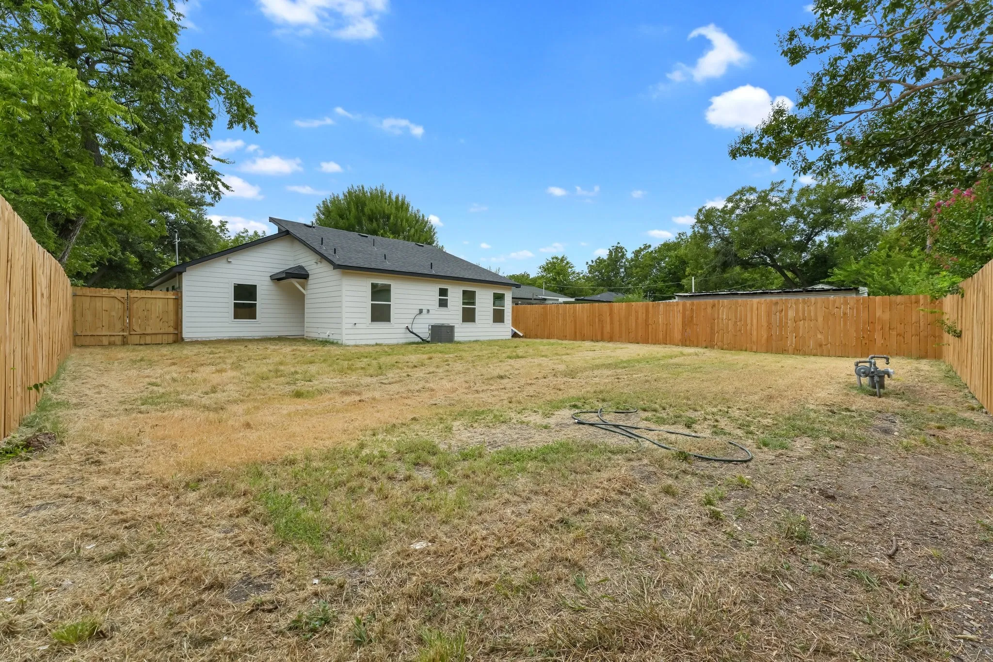 Single Family Residence For Sale in Dallas County , 818 Chickasaw Trace, Grand Prairie, Texas 75051, 4 Bedroom, 2 Bathroom, Garage spaces, 1,477 Sqft, built in 1942, mls#21339588, Real Estate Agent in Grand Prairie, Homes For Sale in Dallas county, Homes For Sale in Grand Prairie, Realtor in Grand Prairie Texas, Real Estate Brokerage Independent Realty Texas, Luminita Cordes Realtor