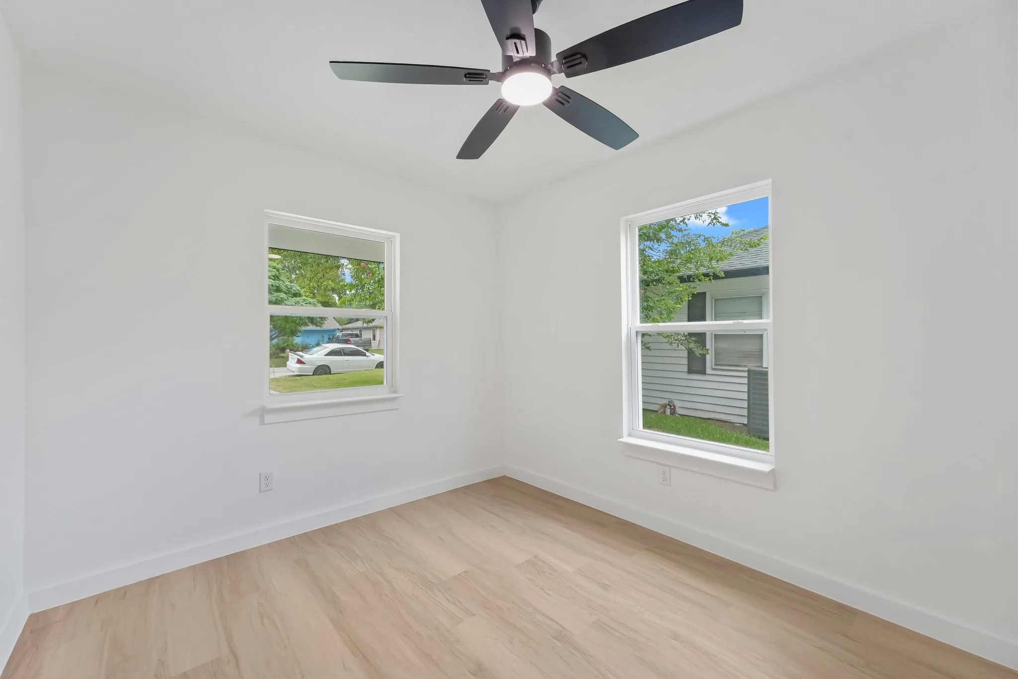 Single Family Residence For Sale in Dallas County , 818 Chickasaw Trace, Grand Prairie, Texas 75051, 4 Bedroom, 2 Bathroom, Garage spaces, 1,477 Sqft, built in 1942, mls#21339588, Real Estate Agent in Grand Prairie, Homes For Sale in Dallas county, Homes For Sale in Grand Prairie, Realtor in Grand Prairie Texas, Real Estate Brokerage Independent Realty Texas, Luminita Cordes Realtor