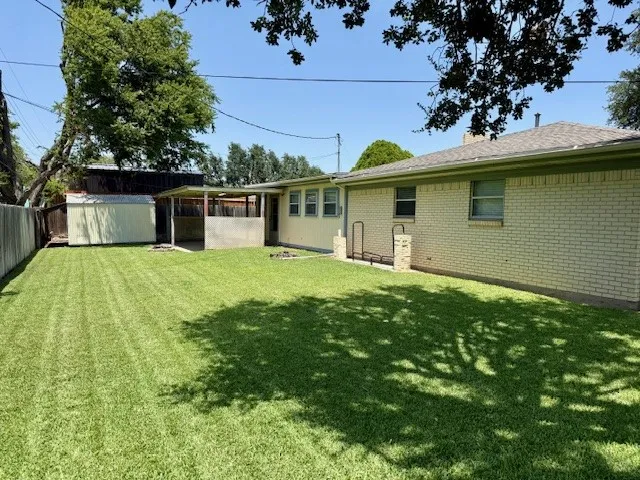 Single Family Residence For Rent in Tarrant County , 3820 Sagebrush Road, Benbrook, Texas 76116, 3 Bedroom, 2 Bathroom, 2 Garage spaces, 1,631 Sqft, built in 1967, mls#21325859, Real Estate Agent in Benbrook, Homes For Rent in Tarrant county, Homes For Rent in Benbrook, Realtor in Benbrook Texas, Real Estate Brokerage Independent Realty Texas, Luminita Cordes Realtor