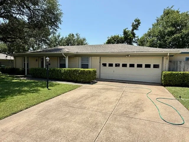 Single Family Residence For Rent in Tarrant County , 3820 Sagebrush Road, Benbrook, Texas 76116, 3 Bedroom, 2 Bathroom, 2 Garage spaces, 1,631 Sqft, built in 1967, mls#21325859, Real Estate Agent in Benbrook, Homes For Rent in Tarrant county, Homes For Rent in Benbrook, Realtor in Benbrook Texas, Real Estate Brokerage Independent Realty Texas, Luminita Cordes Realtor