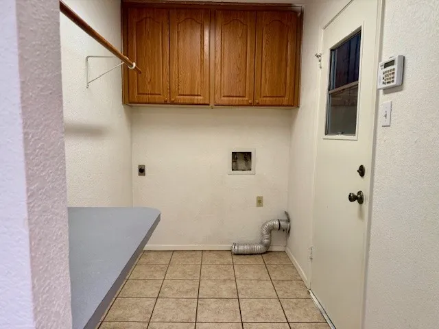 Single Family Residence For Rent in Tarrant County , 3820 Sagebrush Road, Benbrook, Texas 76116, 3 Bedroom, 2 Bathroom, 2 Garage spaces, 1,631 Sqft, built in 1967, mls#21325859, Real Estate Agent in Benbrook, Homes For Rent in Tarrant county, Homes For Rent in Benbrook, Realtor in Benbrook Texas, Real Estate Brokerage Independent Realty Texas, Luminita Cordes Realtor