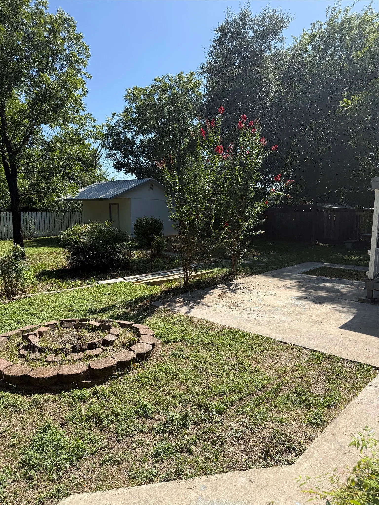 Single Family Residence For Sale in Brown County , 405 W Hall Street, Bangs, Texas 76823, 4 Bedroom, 2 Bathroom, Garage spaces, 1,452 Sqft, built in 1990, mls#21342017, Real Estate Agent in Bangs, Homes For Sale in Brown county, Homes For Sale in Bangs, Realtor in Bangs Texas, Real Estate Brokerage Independent Realty Texas, Luminita Cordes Realtor