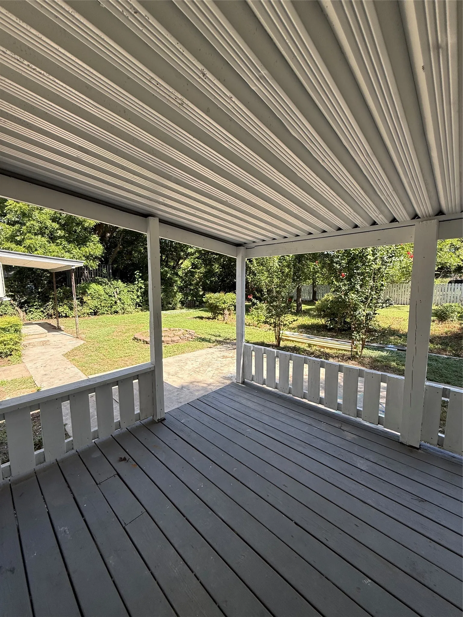Single Family Residence For Sale in Brown County , 405 W Hall Street, Bangs, Texas 76823, 4 Bedroom, 2 Bathroom, Garage spaces, 1,452 Sqft, built in 1990, mls#21342017, Real Estate Agent in Bangs, Homes For Sale in Brown county, Homes For Sale in Bangs, Realtor in Bangs Texas, Real Estate Brokerage Independent Realty Texas, Luminita Cordes Realtor