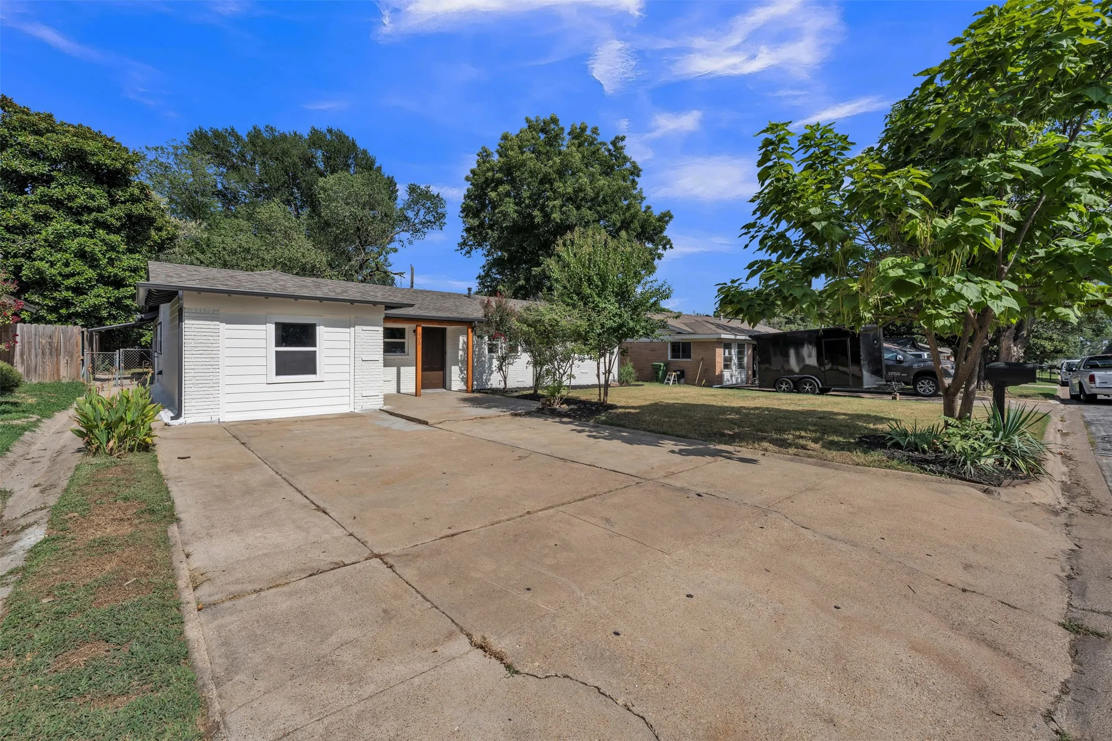 Single Family Residence For Sale in Tarrant County , 408 Simmons Drive, Hurst, Texas 76053, 3 Bedroom, 2 Bathroom, Garage spaces, 1,734 Sqft, built in 1960, mls#21341842, Real Estate Agent in Hurst, Homes For Sale in Tarrant county, Homes For Sale in Hurst, Realtor in Hurst Texas, Real Estate Brokerage Independent Realty Texas, Luminita Cordes Realtor