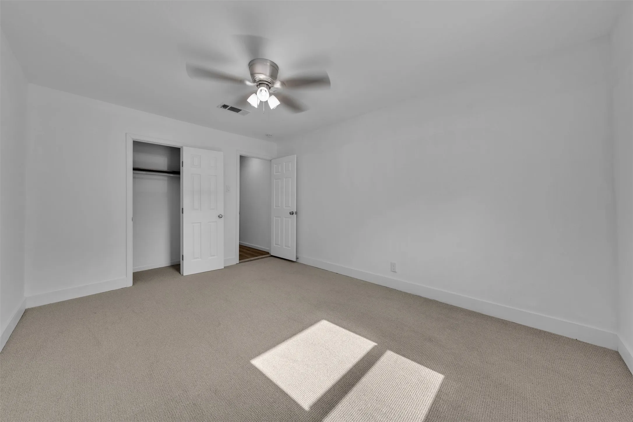 Single Family Residence For Sale in Tarrant County , 408 Simmons Drive, Hurst, Texas 76053, 3 Bedroom, 2 Bathroom, Garage spaces, 1,734 Sqft, built in 1960, mls#21341842, Real Estate Agent in Hurst, Homes For Sale in Tarrant county, Homes For Sale in Hurst, Realtor in Hurst Texas, Real Estate Brokerage Independent Realty Texas, Luminita Cordes Realtor