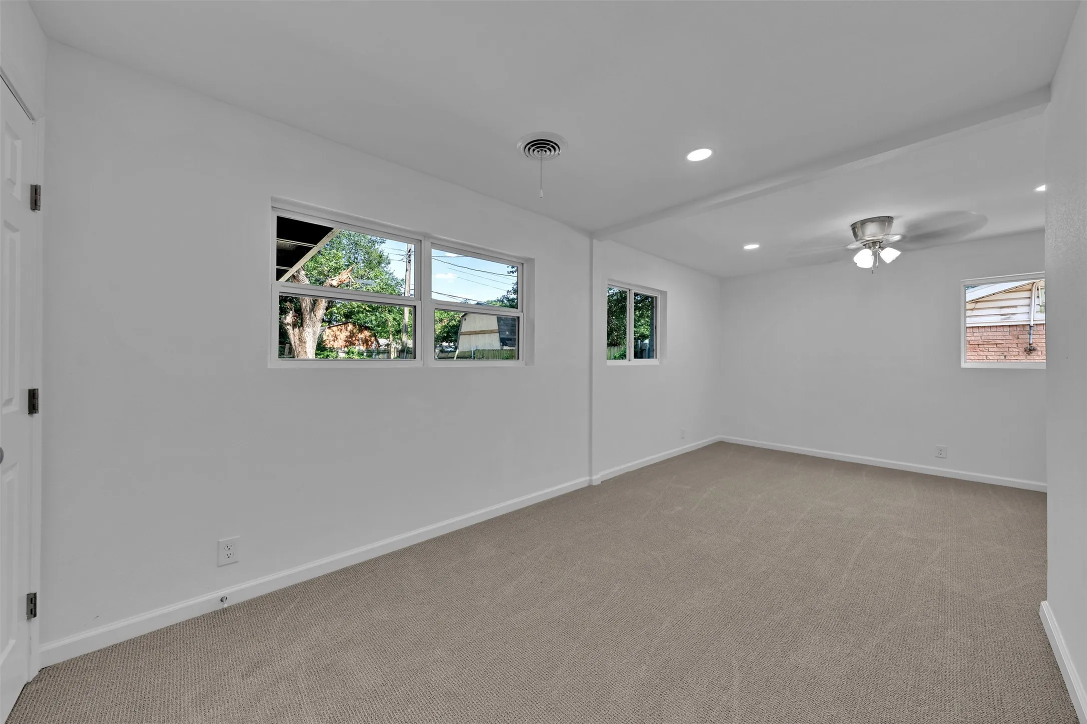 Single Family Residence For Sale in Tarrant County , 408 Simmons Drive, Hurst, Texas 76053, 3 Bedroom, 2 Bathroom, Garage spaces, 1,734 Sqft, built in 1960, mls#21341842, Real Estate Agent in Hurst, Homes For Sale in Tarrant county, Homes For Sale in Hurst, Realtor in Hurst Texas, Real Estate Brokerage Independent Realty Texas, Luminita Cordes Realtor