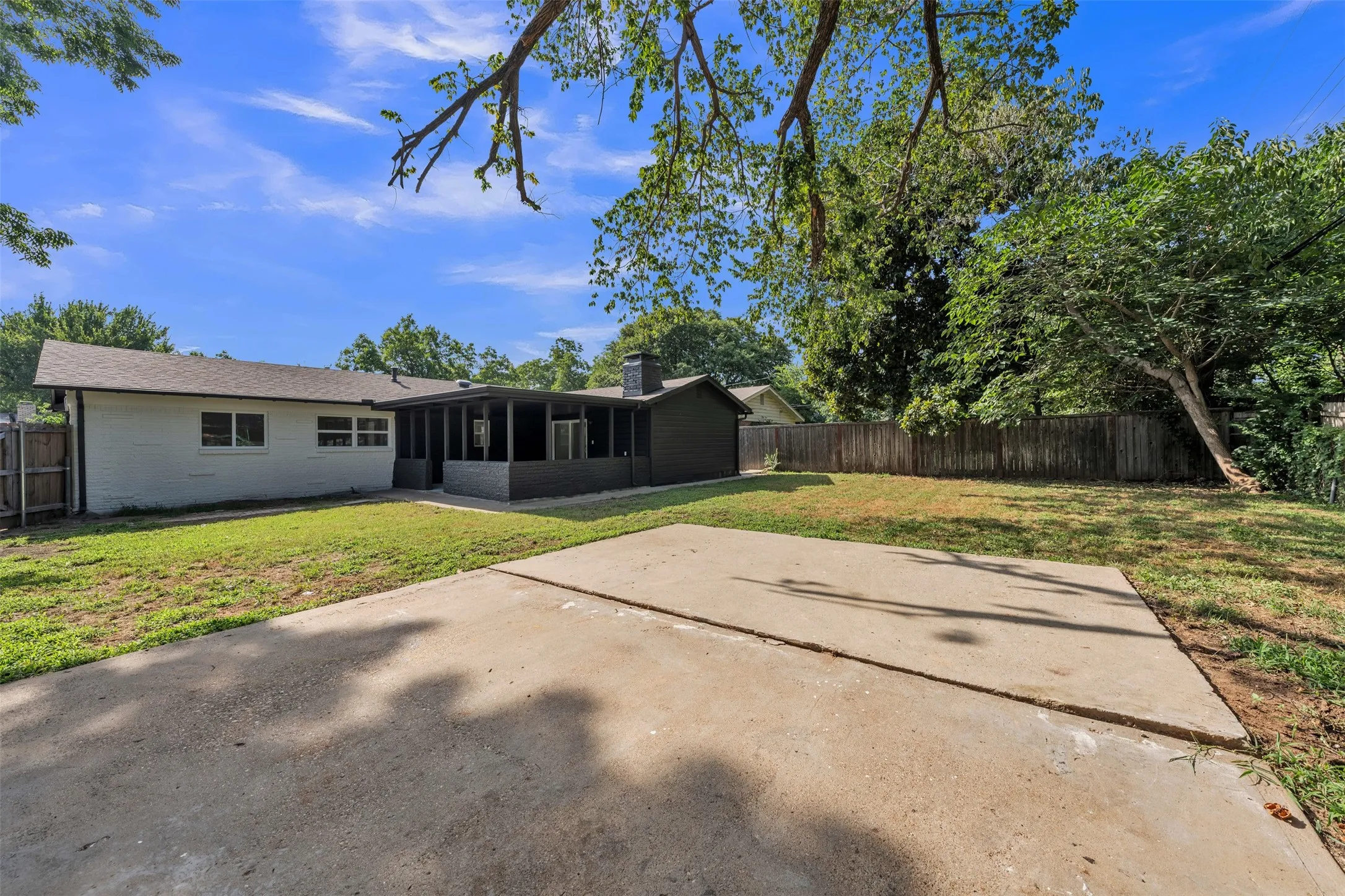 Single Family Residence For Sale in Tarrant County , 408 Simmons Drive, Hurst, Texas 76053, 3 Bedroom, 2 Bathroom, Garage spaces, 1,734 Sqft, built in 1960, mls#21341842, Real Estate Agent in Hurst, Homes For Sale in Tarrant county, Homes For Sale in Hurst, Realtor in Hurst Texas, Real Estate Brokerage Independent Realty Texas, Luminita Cordes Realtor