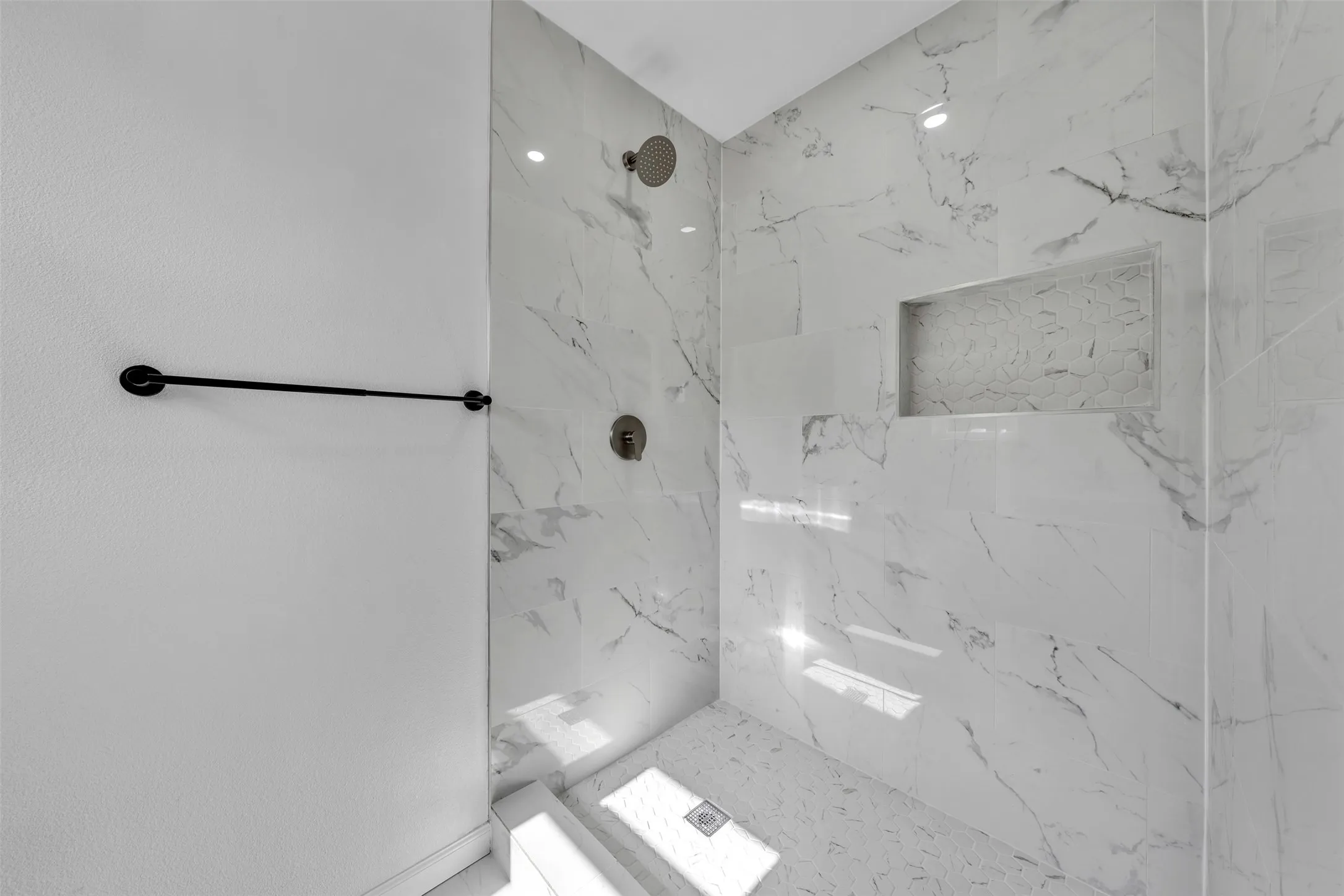 Single Family Residence For Sale in Tarrant County , 408 Simmons Drive, Hurst, Texas 76053, 3 Bedroom, 2 Bathroom, Garage spaces, 1,734 Sqft, built in 1960, mls#21341842, Real Estate Agent in Hurst, Homes For Sale in Tarrant county, Homes For Sale in Hurst, Realtor in Hurst Texas, Real Estate Brokerage Independent Realty Texas, Luminita Cordes Realtor
