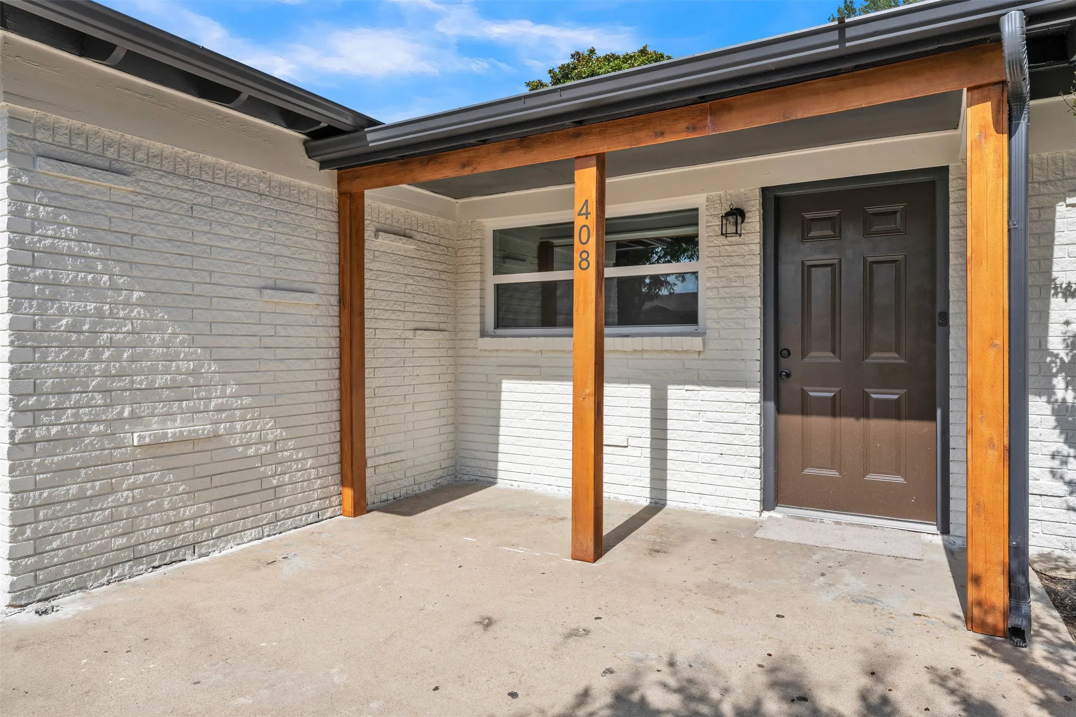 Single Family Residence For Sale in Tarrant County , 408 Simmons Drive, Hurst, Texas 76053, 3 Bedroom, 2 Bathroom, Garage spaces, 1,734 Sqft, built in 1960, mls#21341842, Real Estate Agent in Hurst, Homes For Sale in Tarrant county, Homes For Sale in Hurst, Realtor in Hurst Texas, Real Estate Brokerage Independent Realty Texas, Luminita Cordes Realtor