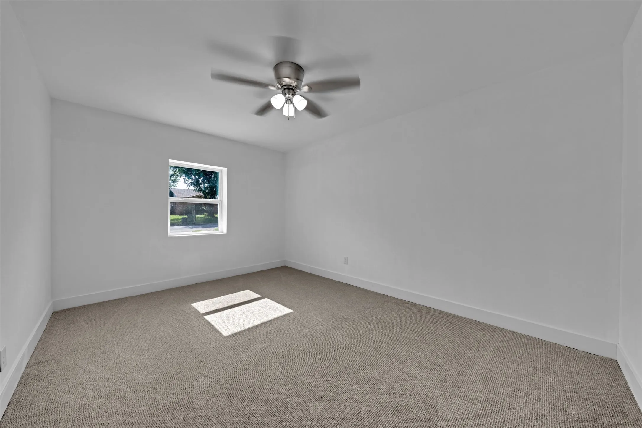 Single Family Residence For Sale in Tarrant County , 408 Simmons Drive, Hurst, Texas 76053, 3 Bedroom, 2 Bathroom, Garage spaces, 1,734 Sqft, built in 1960, mls#21341842, Real Estate Agent in Hurst, Homes For Sale in Tarrant county, Homes For Sale in Hurst, Realtor in Hurst Texas, Real Estate Brokerage Independent Realty Texas, Luminita Cordes Realtor