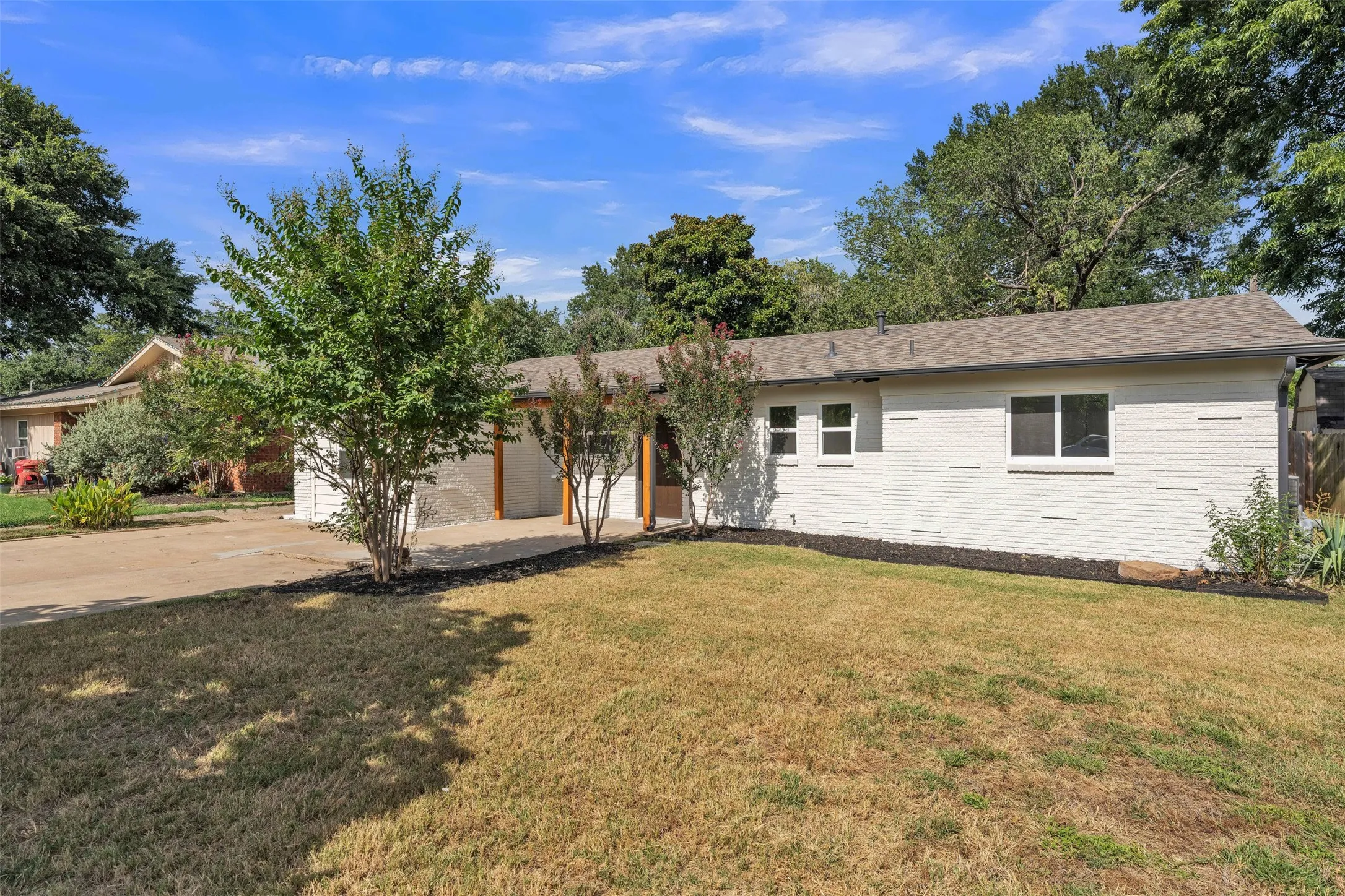 Single Family Residence For Sale in Tarrant County , 408 Simmons Drive, Hurst, Texas 76053, 3 Bedroom, 2 Bathroom, Garage spaces, 1,734 Sqft, built in 1960, mls#21341842, Real Estate Agent in Hurst, Homes For Sale in Tarrant county, Homes For Sale in Hurst, Realtor in Hurst Texas, Real Estate Brokerage Independent Realty Texas, Luminita Cordes Realtor