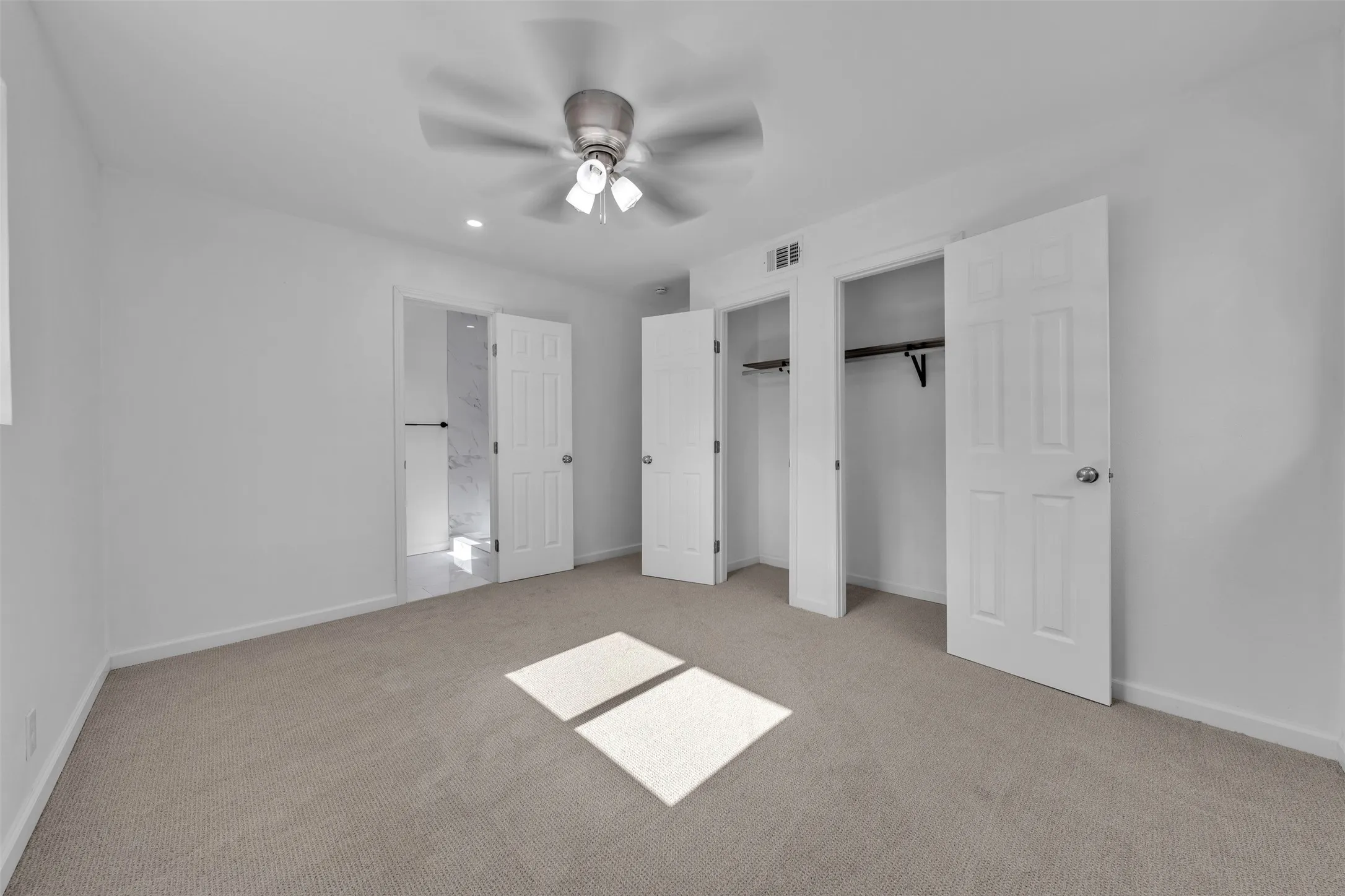 Single Family Residence For Sale in Tarrant County , 408 Simmons Drive, Hurst, Texas 76053, 3 Bedroom, 2 Bathroom, Garage spaces, 1,734 Sqft, built in 1960, mls#21341842, Real Estate Agent in Hurst, Homes For Sale in Tarrant county, Homes For Sale in Hurst, Realtor in Hurst Texas, Real Estate Brokerage Independent Realty Texas, Luminita Cordes Realtor