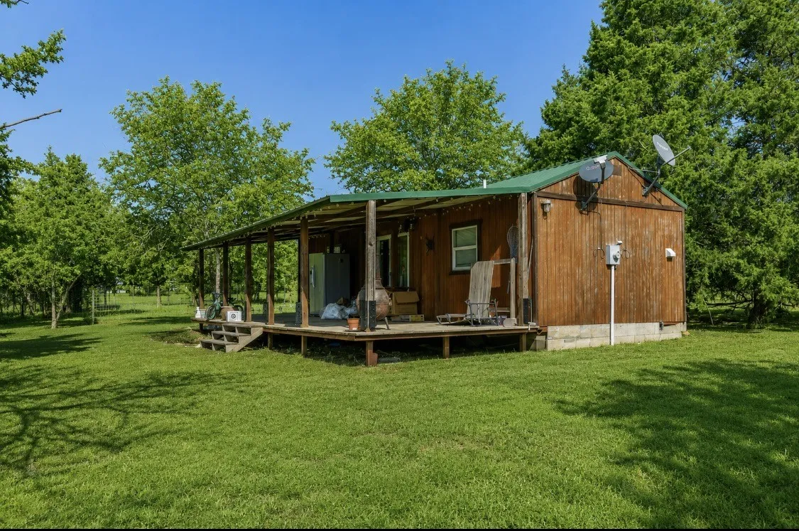 Guest house
Perfect for an Air B&B, guest house, or rental for extra income