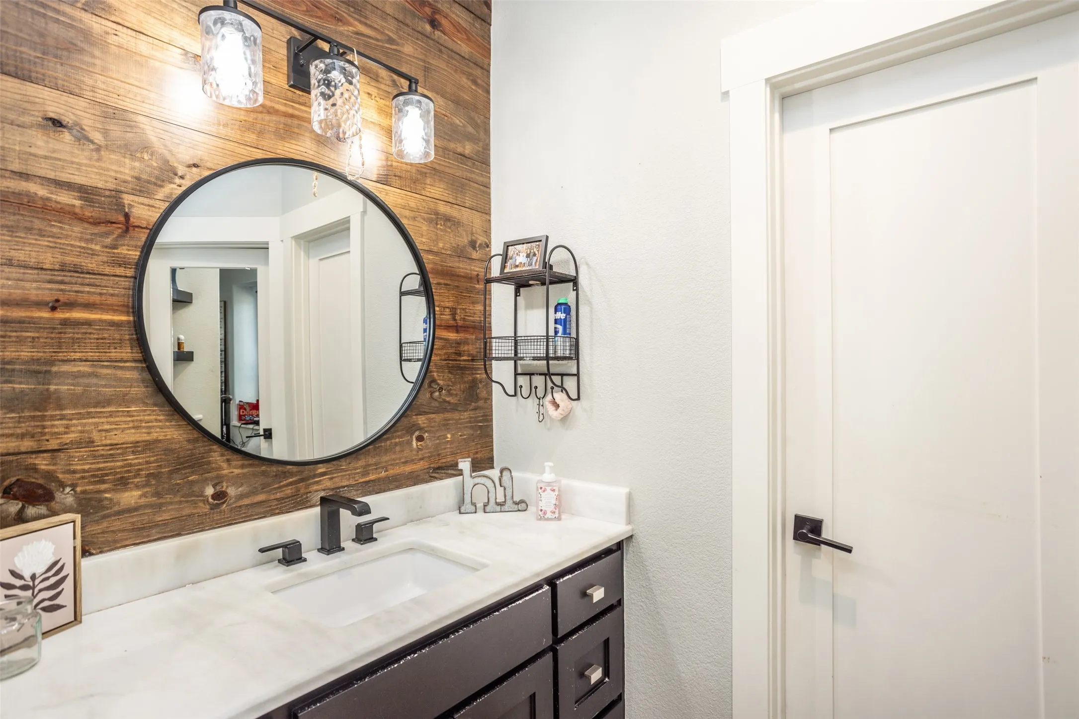 Single Family Residence For Sale in Cooke County , 1205 Northshore Lane, Valley View, Texas 76272, 4 Bedroom, 4 Bathroom, Garage spaces, 2,691 Sqft, built in 2019, mls#21342023, Real Estate Agent in Valley View, Homes For Sale in Cooke county, Homes For Sale in Valley View, Realtor in Valley View Texas, Real Estate Brokerage Independent Realty Texas, Luminita Cordes Realtor