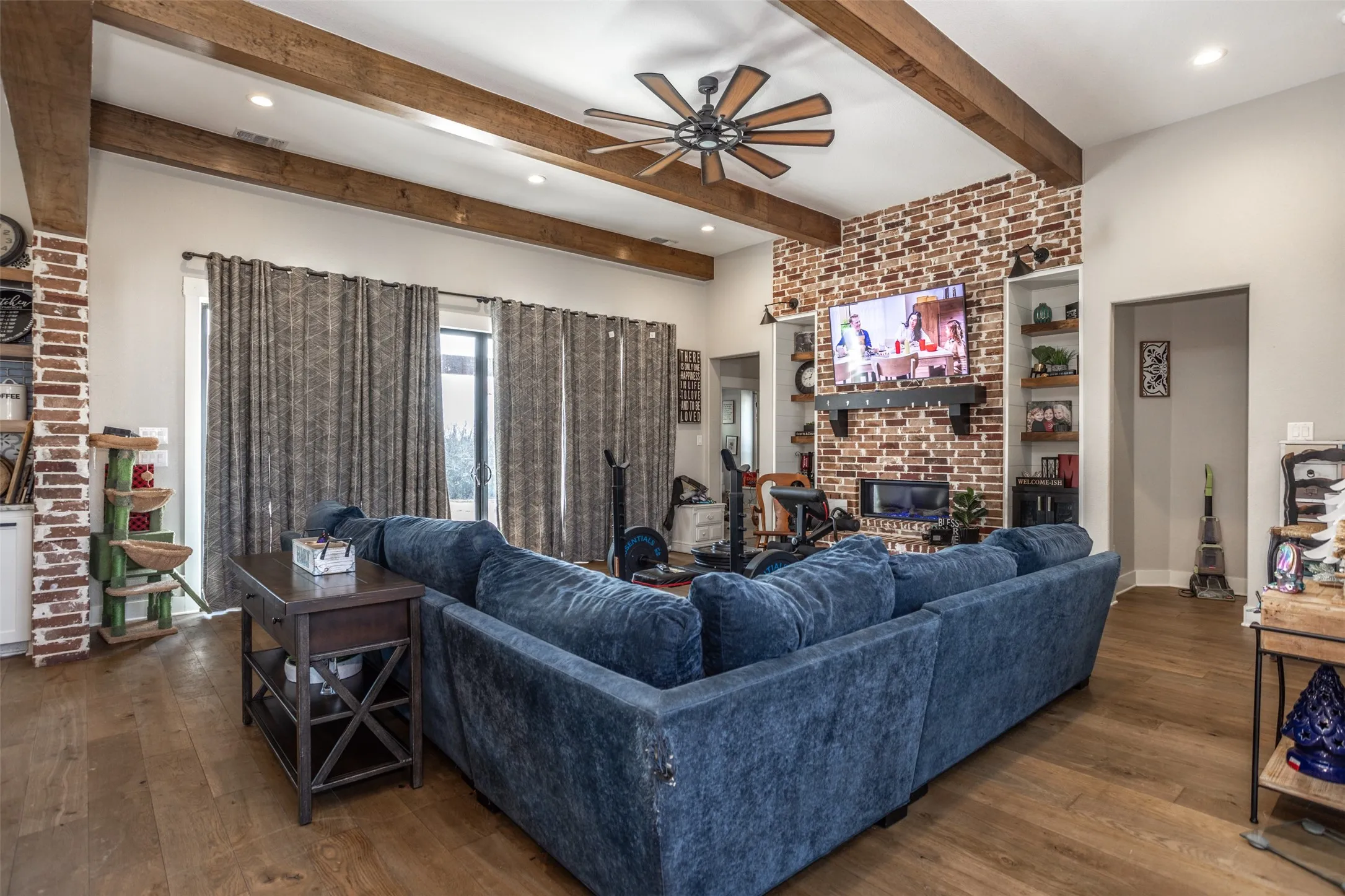 Single Family Residence For Sale in Cooke County , 1205 Northshore Lane, Valley View, Texas 76272, 4 Bedroom, 4 Bathroom, Garage spaces, 2,691 Sqft, built in 2019, mls#21342023, Real Estate Agent in Valley View, Homes For Sale in Cooke county, Homes For Sale in Valley View, Realtor in Valley View Texas, Real Estate Brokerage Independent Realty Texas, Luminita Cordes Realtor
