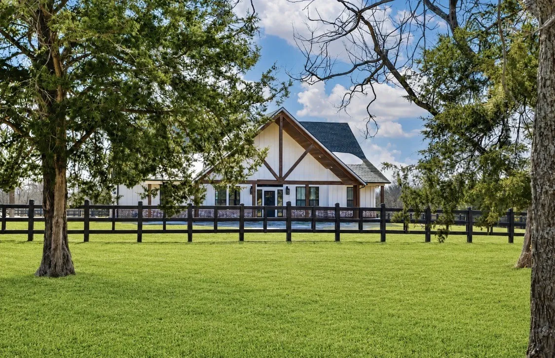 Single Family Residence For Sale in Cooke County , 1205 Northshore Lane, Valley View, Texas 76272, 4 Bedroom, 4 Bathroom, Garage spaces, 2,691 Sqft, built in 2019, mls#21342023, Real Estate Agent in Valley View, Homes For Sale in Cooke county, Homes For Sale in Valley View, Realtor in Valley View Texas, Real Estate Brokerage Independent Realty Texas, Luminita Cordes Realtor