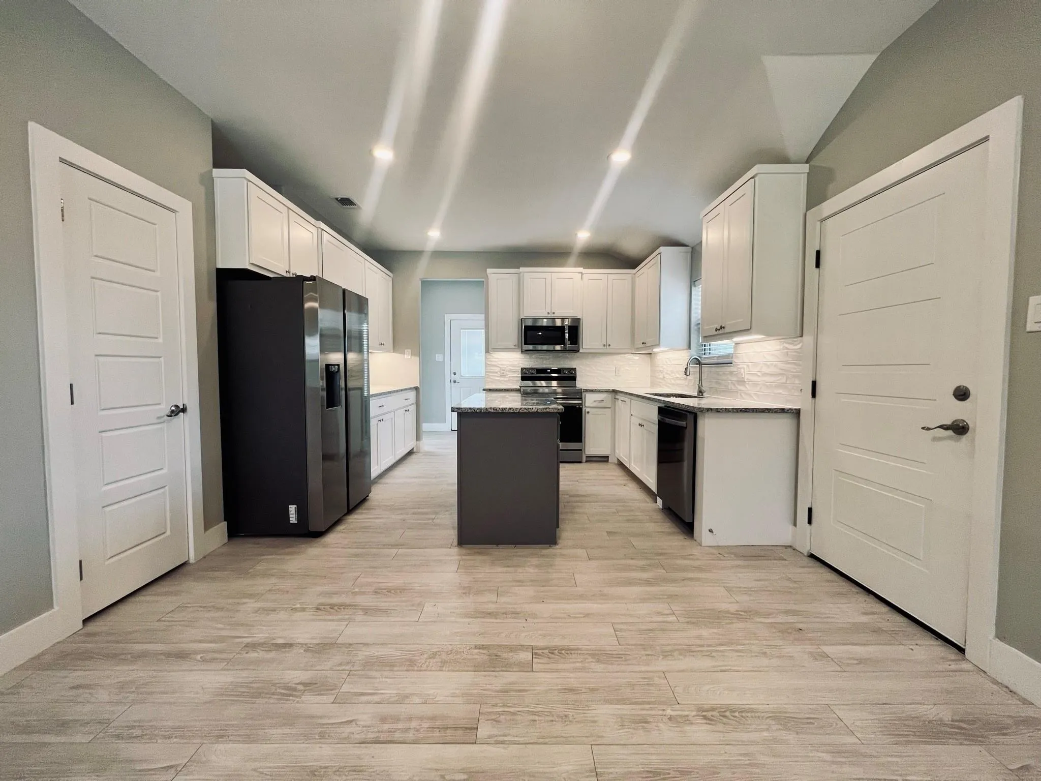 Duplex For Rent in Grayson County , 617 N Friendship Road, Sherman, Texas 75092, 3 Bedroom, 2 Bathroom, 2 Garage spaces, 1,560 Sqft, built in 2023, mls#21338837, Real Estate Agent in Sherman, Homes For Rent in Grayson county, Homes For Rent in Sherman, Realtor in Sherman Texas, Real Estate Brokerage Independent Realty Texas, Luminita Cordes Realtor