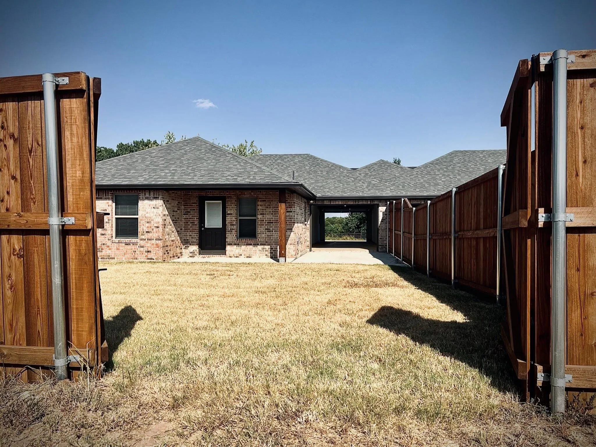 Duplex For Rent in Grayson County , 617 N Friendship Road, Sherman, Texas 75092, 3 Bedroom, 2 Bathroom, 2 Garage spaces, 1,560 Sqft, built in 2023, mls#21338837, Real Estate Agent in Sherman, Homes For Rent in Grayson county, Homes For Rent in Sherman, Realtor in Sherman Texas, Real Estate Brokerage Independent Realty Texas, Luminita Cordes Realtor