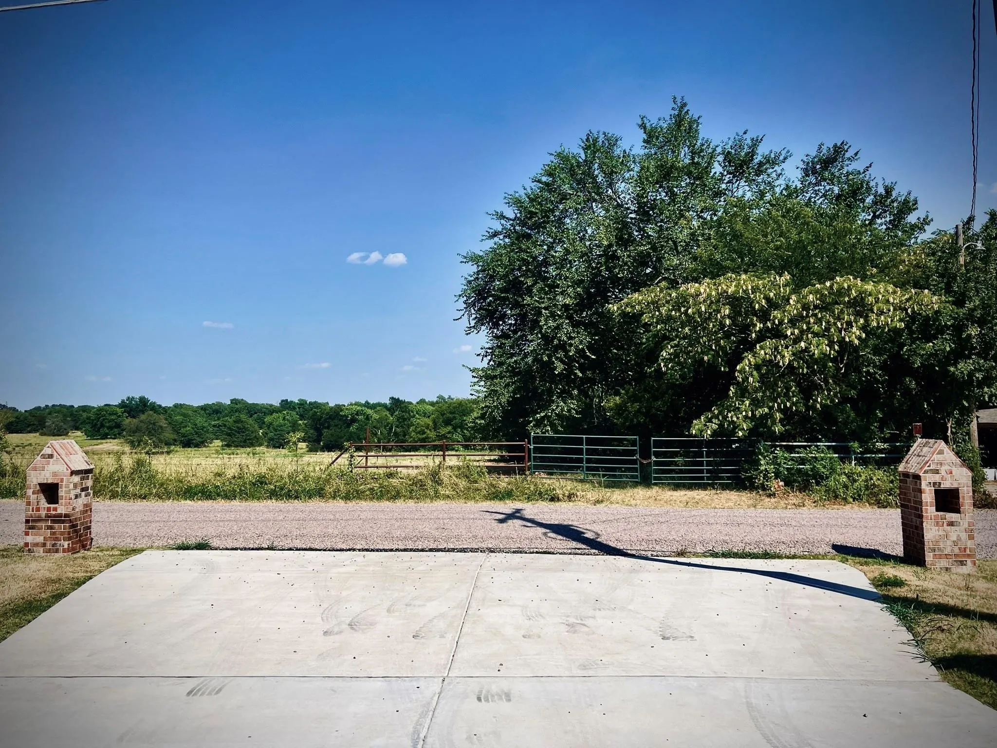 Duplex For Rent in Grayson County , 617 N Friendship Road, Sherman, Texas 75092, 3 Bedroom, 2 Bathroom, 2 Garage spaces, 1,560 Sqft, built in 2023, mls#21338837, Real Estate Agent in Sherman, Homes For Rent in Grayson county, Homes For Rent in Sherman, Realtor in Sherman Texas, Real Estate Brokerage Independent Realty Texas, Luminita Cordes Realtor
