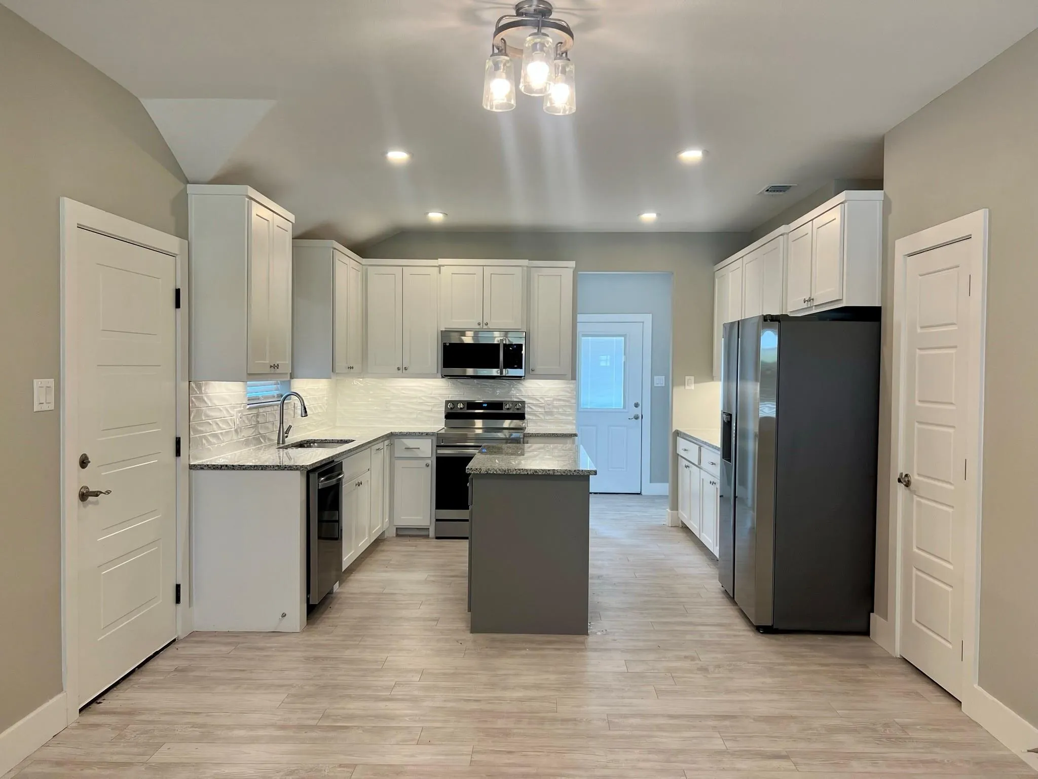 Duplex For Rent in Grayson County , 617 N Friendship Road, Sherman, Texas 75092, 3 Bedroom, 2 Bathroom, 2 Garage spaces, 1,560 Sqft, built in 2023, mls#21338837, Real Estate Agent in Sherman, Homes For Rent in Grayson county, Homes For Rent in Sherman, Realtor in Sherman Texas, Real Estate Brokerage Independent Realty Texas, Luminita Cordes Realtor