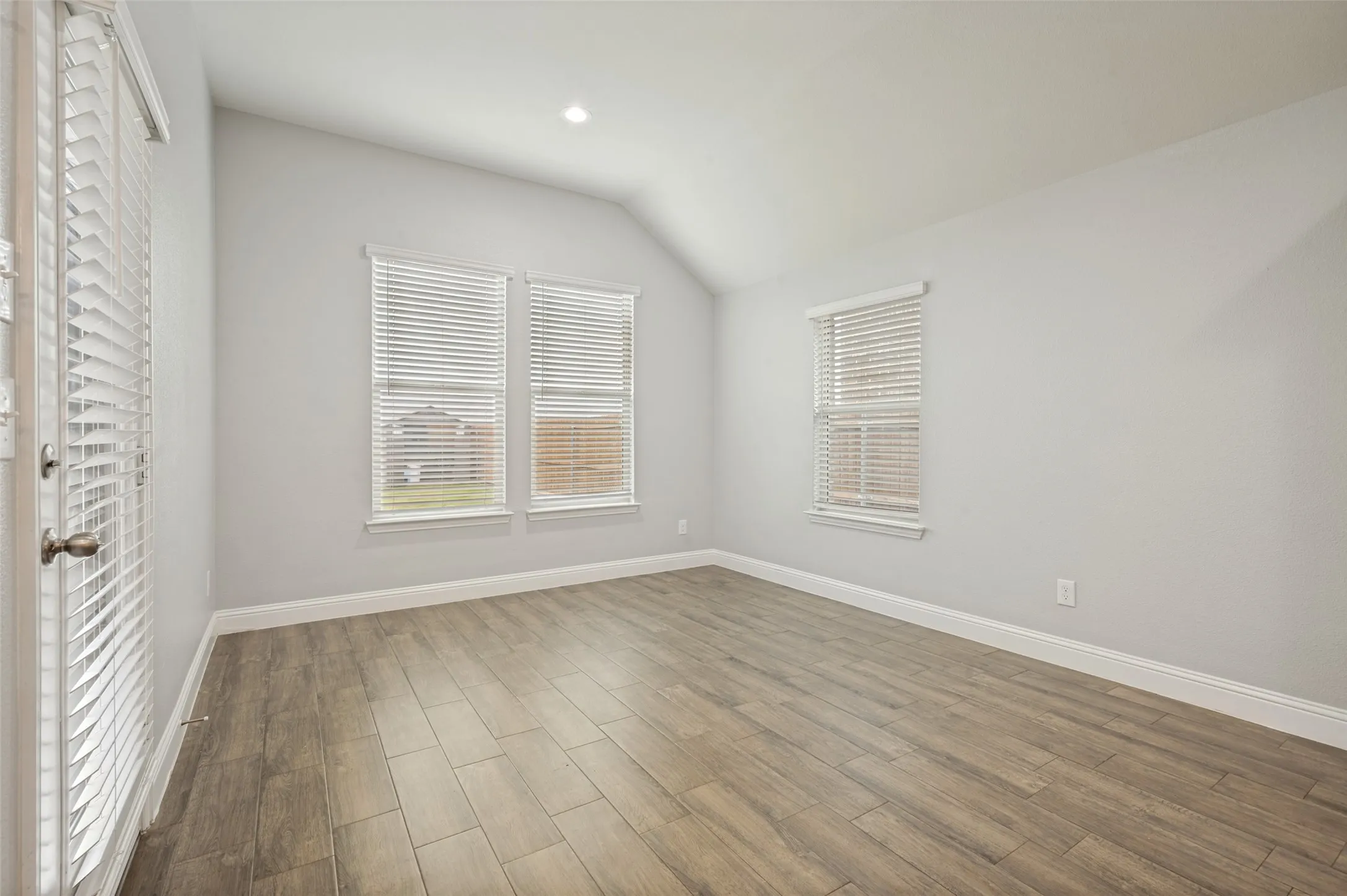 Single Family Residence For Sale in Denton County , 230 Clairmont Drive, Ponder, Texas 76259, 3 Bedroom, 2 Bathroom, 2 Garage spaces, 2,253 Sqft, built in 2022, mls#21342021, Real Estate Agent in Ponder, Homes For Sale in Denton county, Homes For Sale in Ponder, Realtor in Ponder Texas, Real Estate Brokerage Independent Realty Texas, Luminita Cordes Realtor