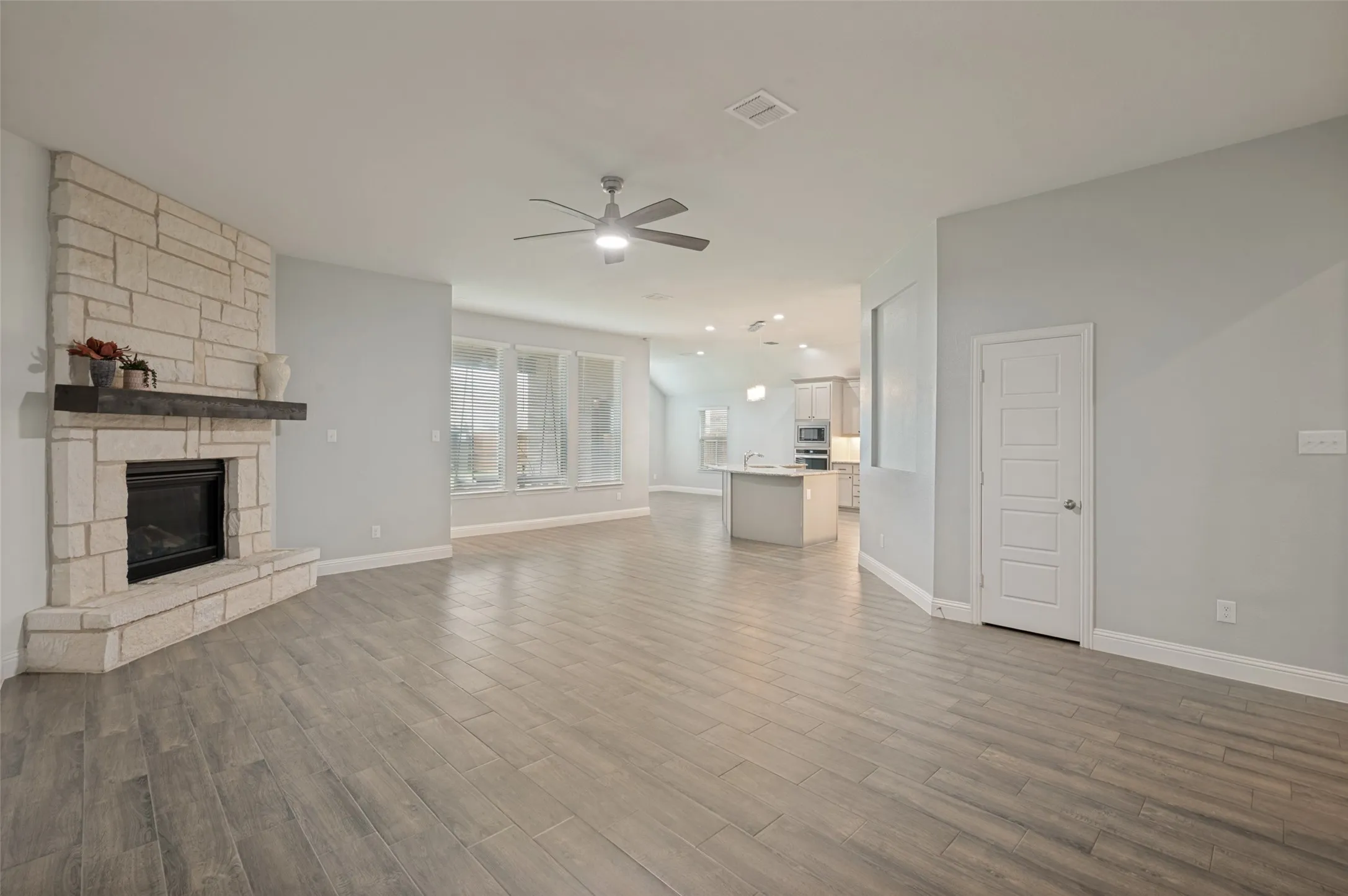 Single Family Residence For Sale in Denton County , 230 Clairmont Drive, Ponder, Texas 76259, 3 Bedroom, 2 Bathroom, 2 Garage spaces, 2,253 Sqft, built in 2022, mls#21342021, Real Estate Agent in Ponder, Homes For Sale in Denton county, Homes For Sale in Ponder, Realtor in Ponder Texas, Real Estate Brokerage Independent Realty Texas, Luminita Cordes Realtor