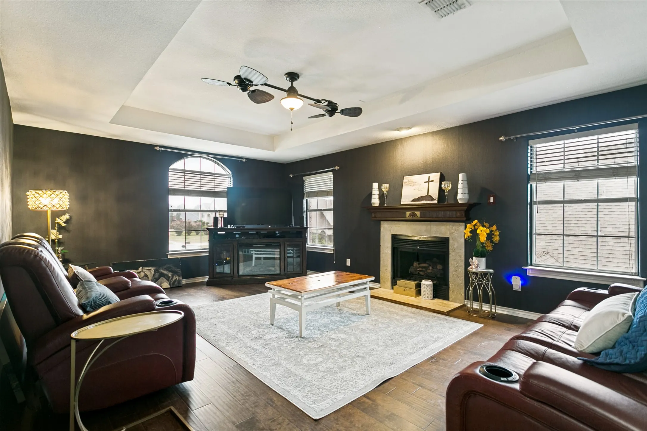 Inviting family room with fire place and open floor.