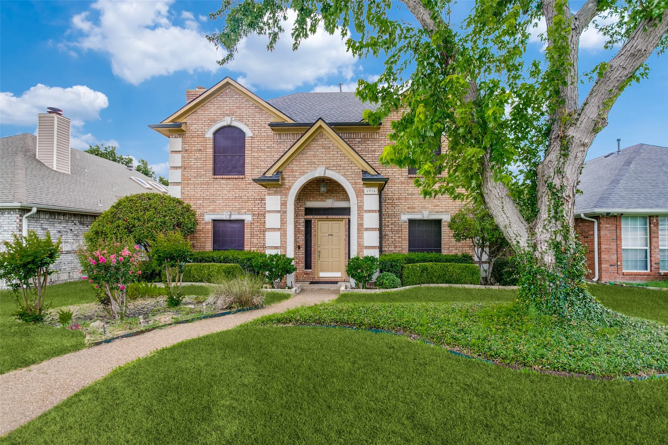 Single Family Residence For Rent in Collin County , 6916 Amethyst Lane, Plano, Texas 75023, 3 Bedroom, 3 Bathroom, 2 Garage spaces, 2,462 Sqft, built in 1988, Price $3,395, mls#21337429, Real Estate Agent in Plano, Homes For Rent in Collin county, Homes For Rent in Plano, Realtor in Plano Texas, Real Estate Brokerage Independent Realty Texas, Luminita Cordes Realtor