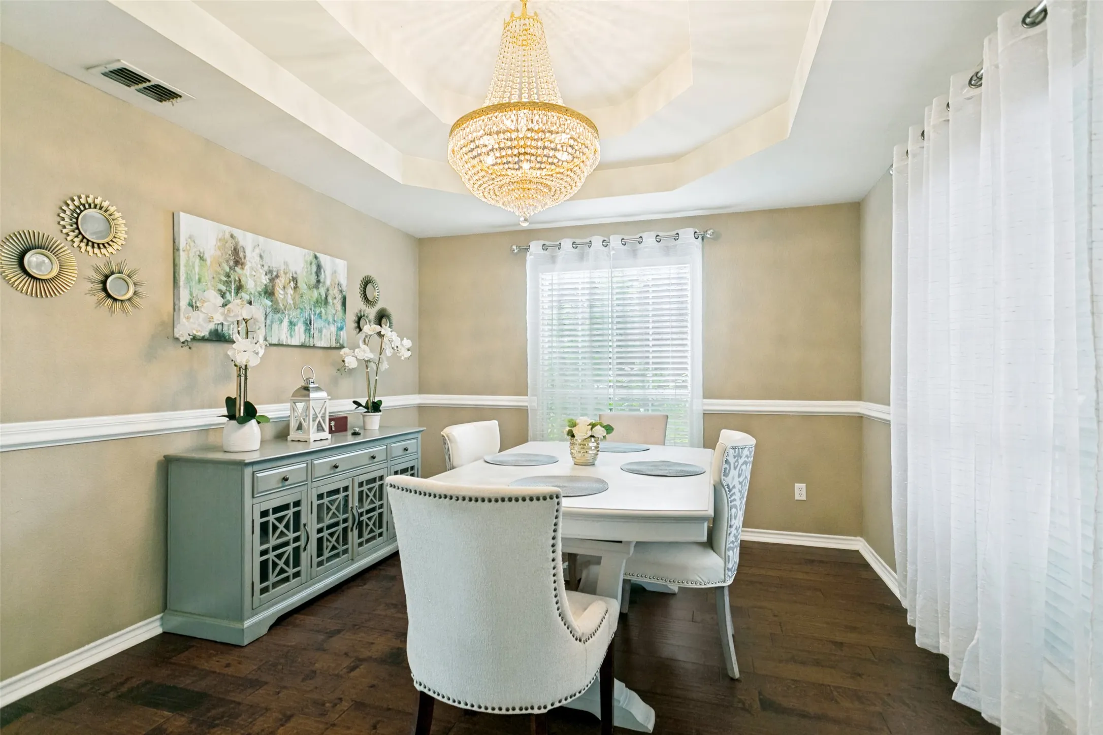 Elegant formal dining room, perfect for family meals and entertaining.