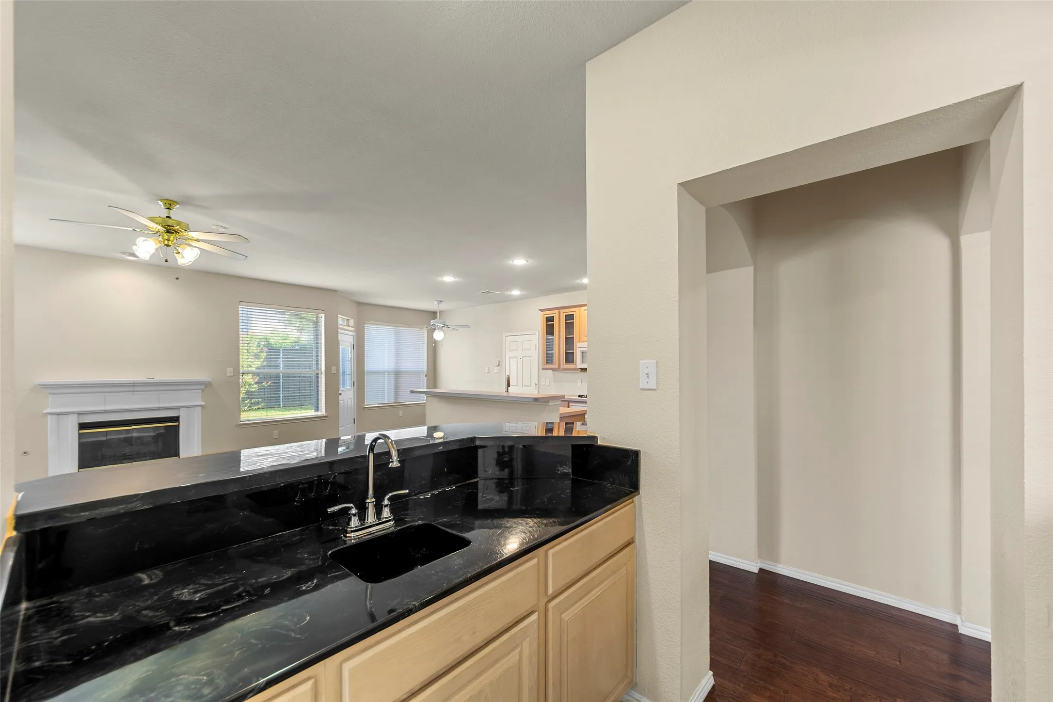 Single Family Residence For Rent in Collin County , 112 Sweetgum Drive, Murphy, Texas 75094, 4 Bedroom, 3 Bathroom, 3 Garage spaces, 3,020 Sqft, built in 1997, mls#21342033, Real Estate Agent in Murphy, Homes For Rent in Collin county, Homes For Rent in Murphy, Realtor in Murphy Texas, Real Estate Brokerage Independent Realty Texas, Luminita Cordes Realtor