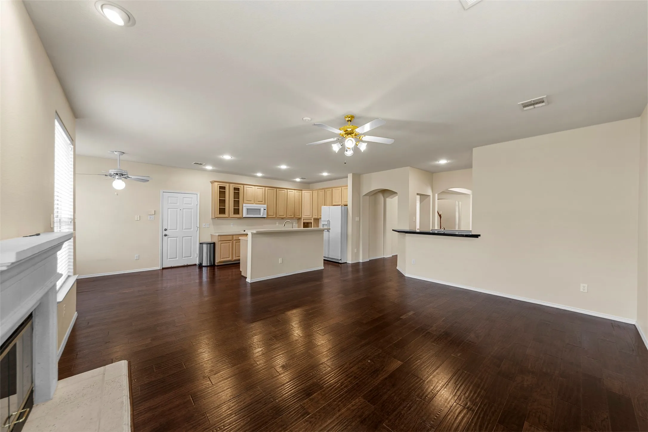 Single Family Residence For Rent in Collin County , 112 Sweetgum Drive, Murphy, Texas 75094, 4 Bedroom, 3 Bathroom, 3 Garage spaces, 3,020 Sqft, built in 1997, mls#21342033, Real Estate Agent in Murphy, Homes For Rent in Collin county, Homes For Rent in Murphy, Realtor in Murphy Texas, Real Estate Brokerage Independent Realty Texas, Luminita Cordes Realtor