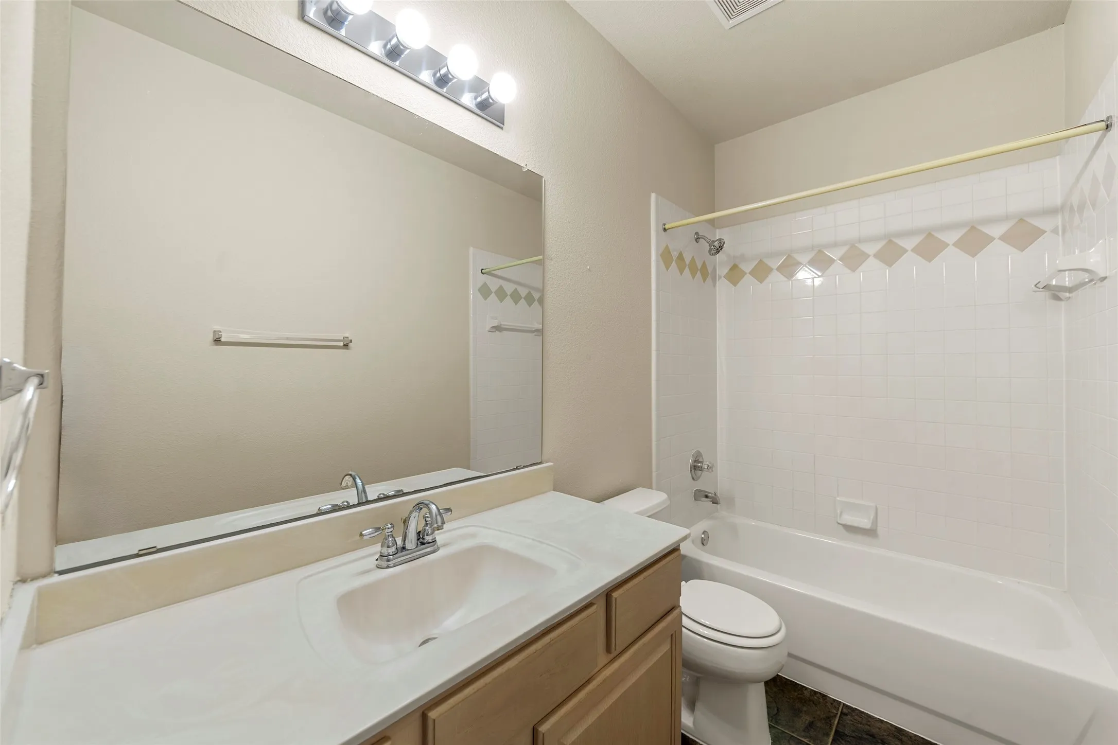 Single Family Residence For Rent in Collin County , 112 Sweetgum Drive, Murphy, Texas 75094, 4 Bedroom, 3 Bathroom, 3 Garage spaces, 3,020 Sqft, built in 1997, mls#21342033, Real Estate Agent in Murphy, Homes For Rent in Collin county, Homes For Rent in Murphy, Realtor in Murphy Texas, Real Estate Brokerage Independent Realty Texas, Luminita Cordes Realtor